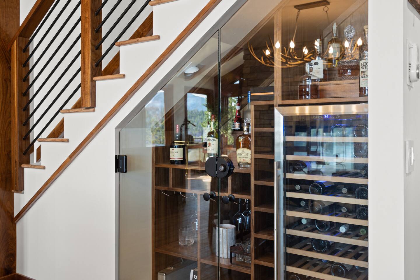 cave à vin sous escalier