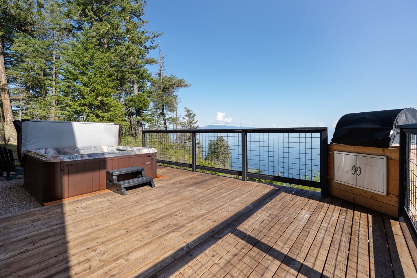 terrasse vue lac avec jacuzzi