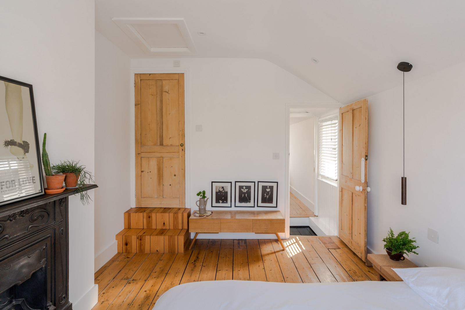 chambre avec cheminée ancienne