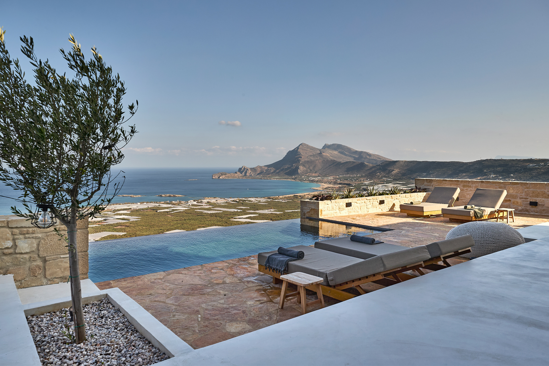 piscine maison contemporaine en pierres Crète Metochi Lodge avec piscine