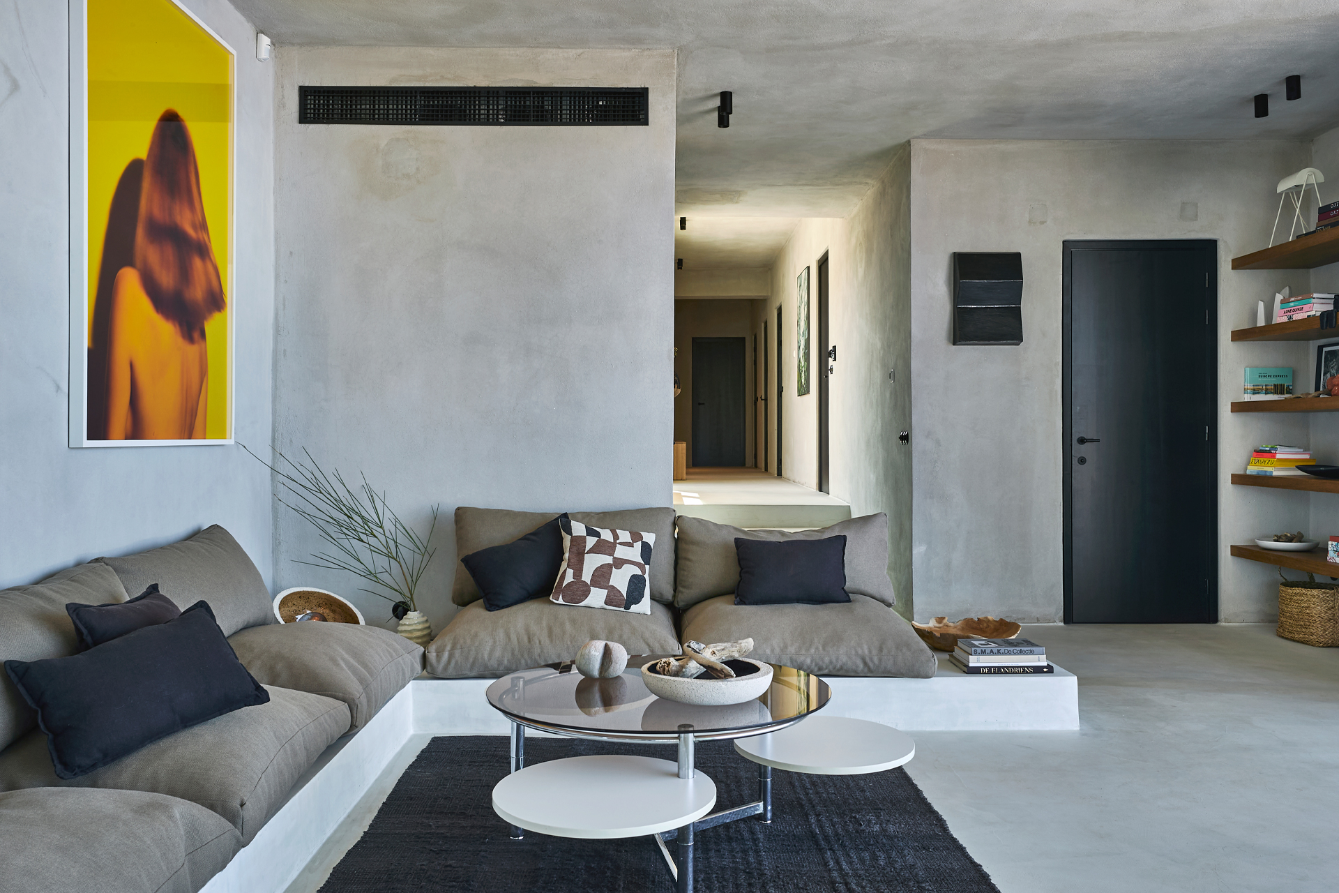 salon maçonné maison contemporaine en pierres Crète Metochi Lodge avec piscine