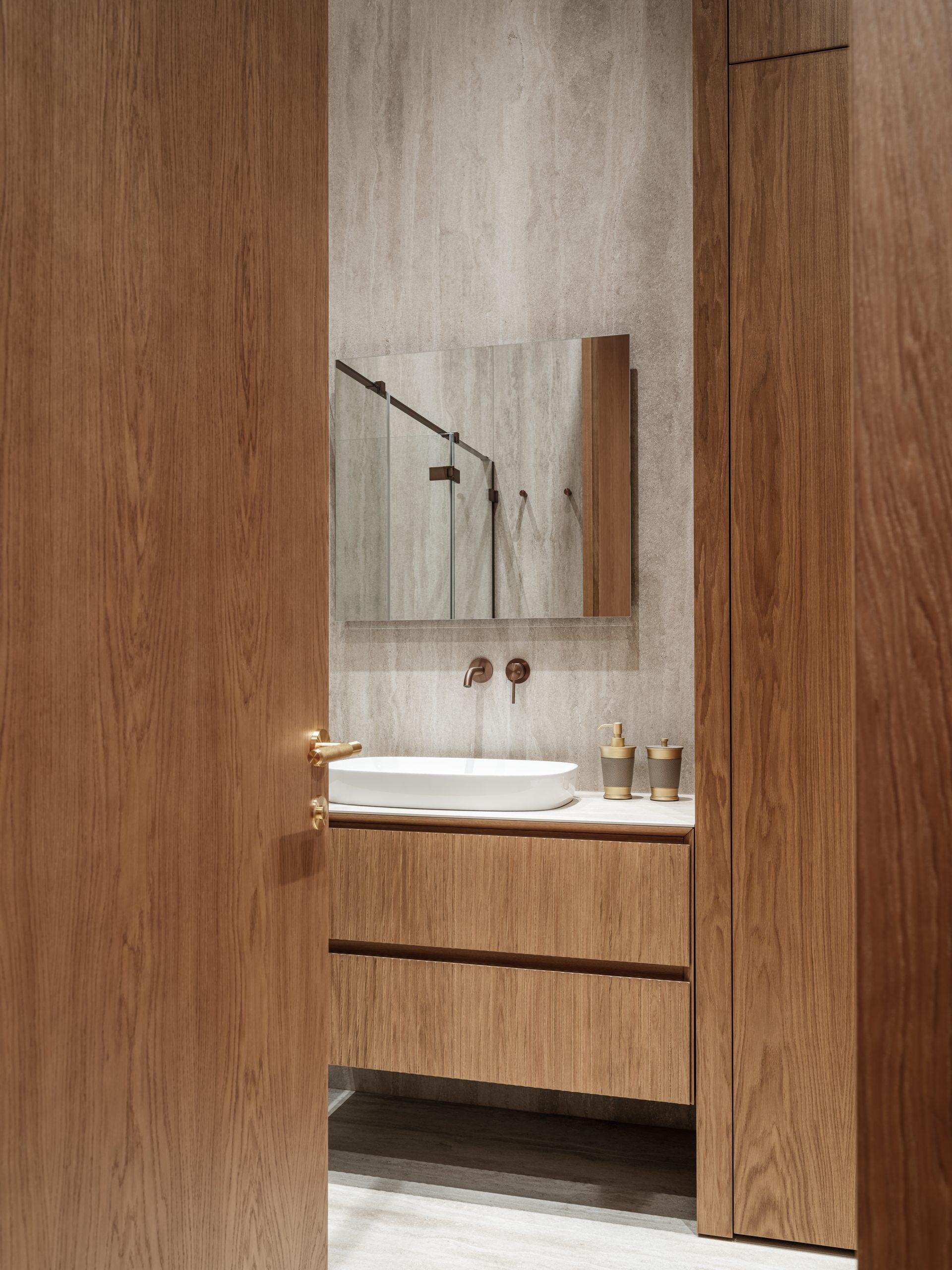salle de bain travertin et bois