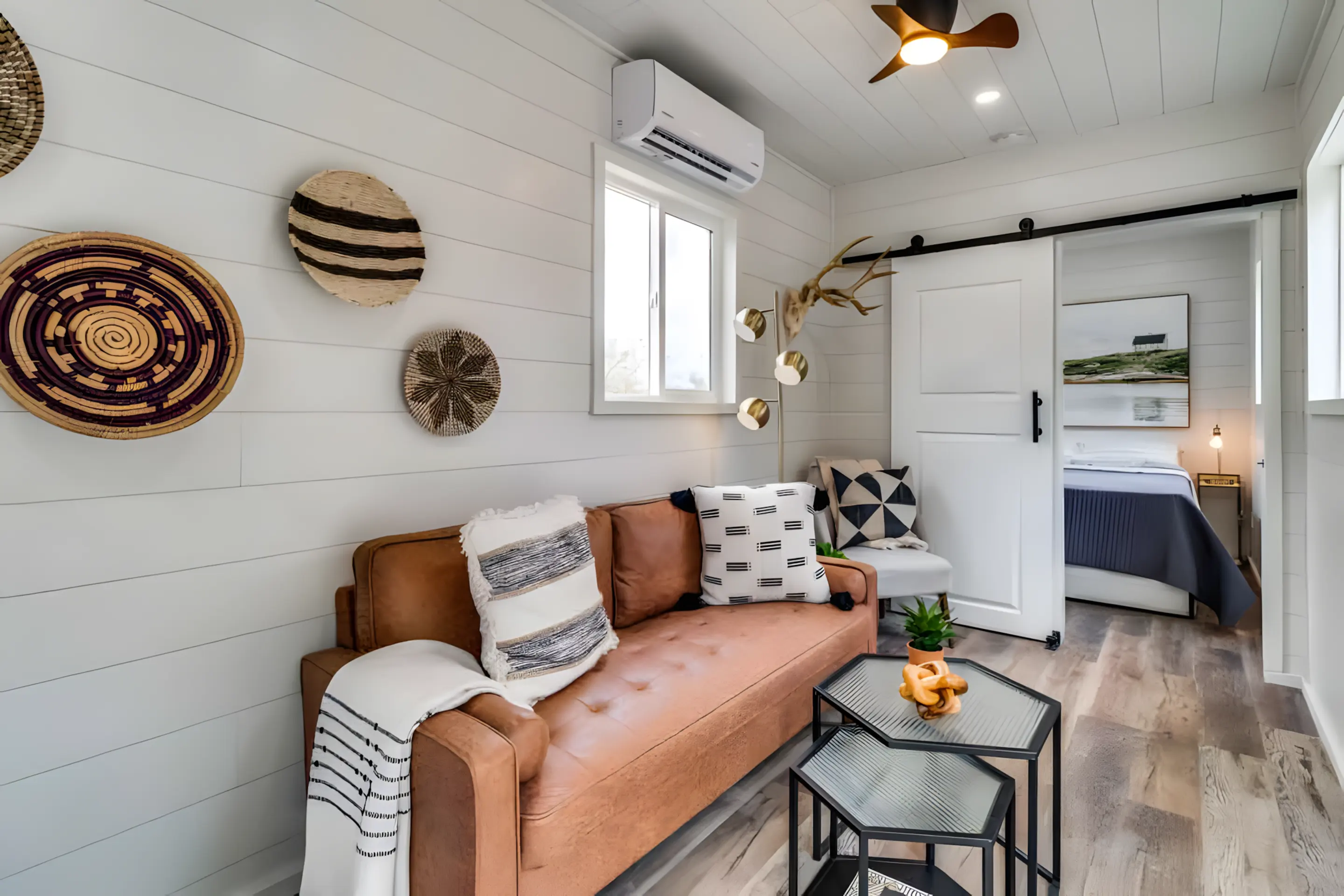 salon avec cuisine ouverte petite maison container 28m2