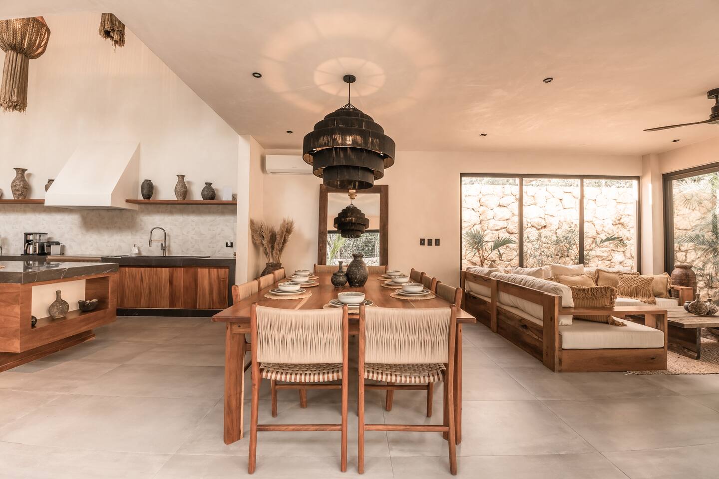 cuisine et salon maison contemporaine Tulum Villa Meka décoration naturelle