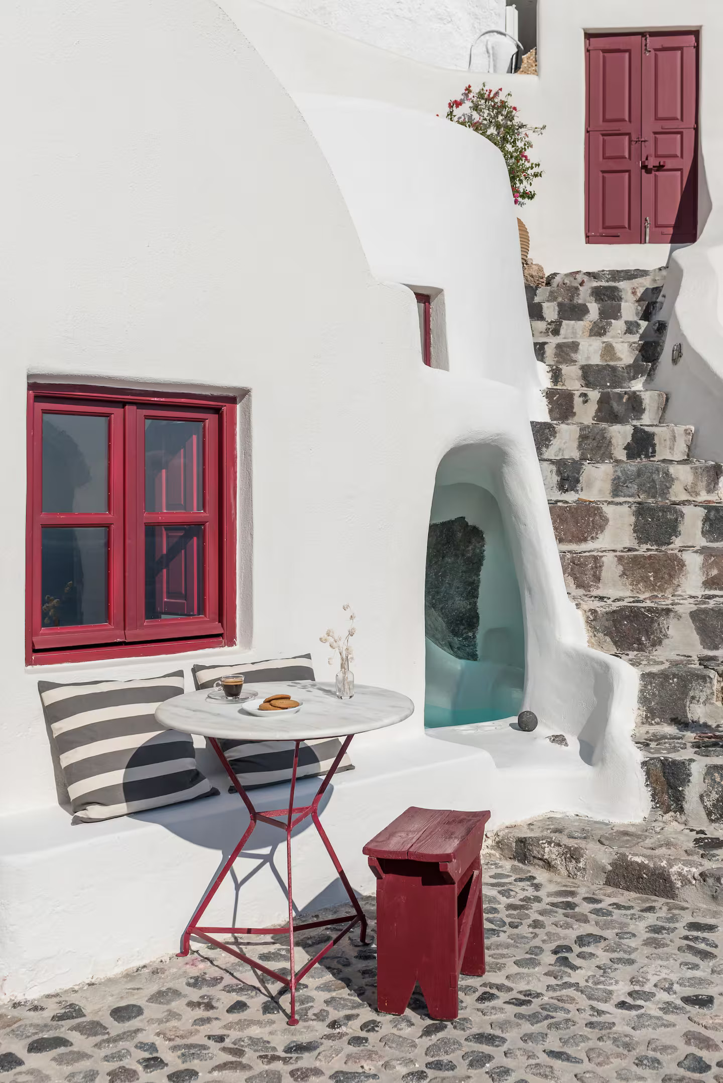 terrasse maison troglodyte à Santorin terrasse maison troglodyte à Santorin