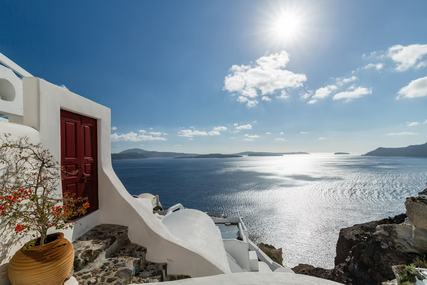 terrasse vue mer maison troglodyte à Santorin terrasse vue mer maison troglodyte à Santorin