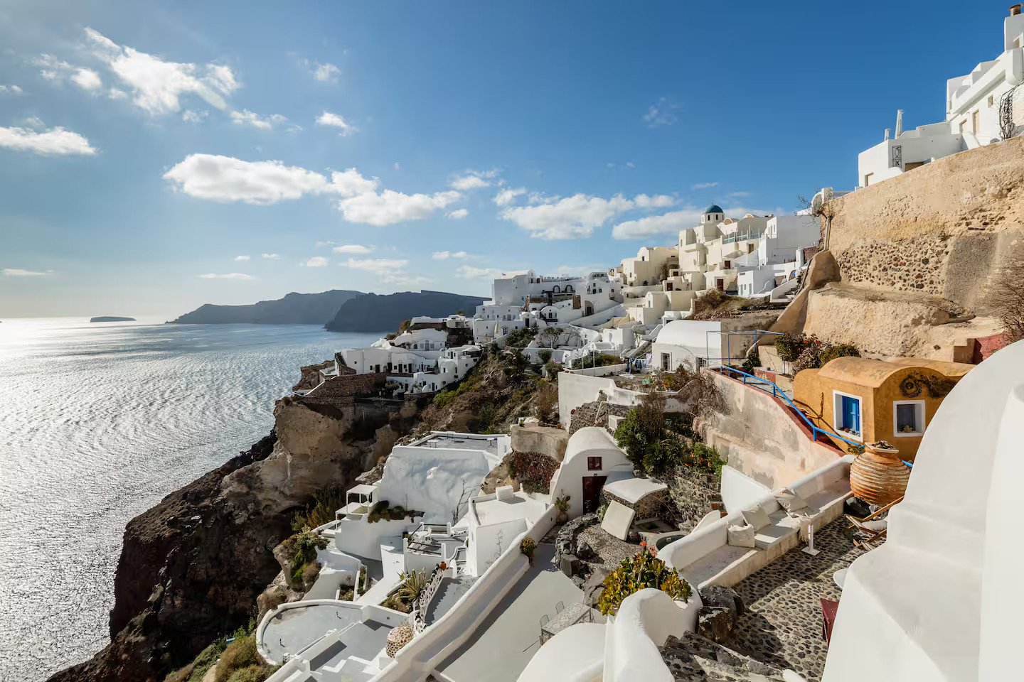 terrasse vue mer maison troglodyte à Santorin terrasse vue mer maison troglodyte à Santorin