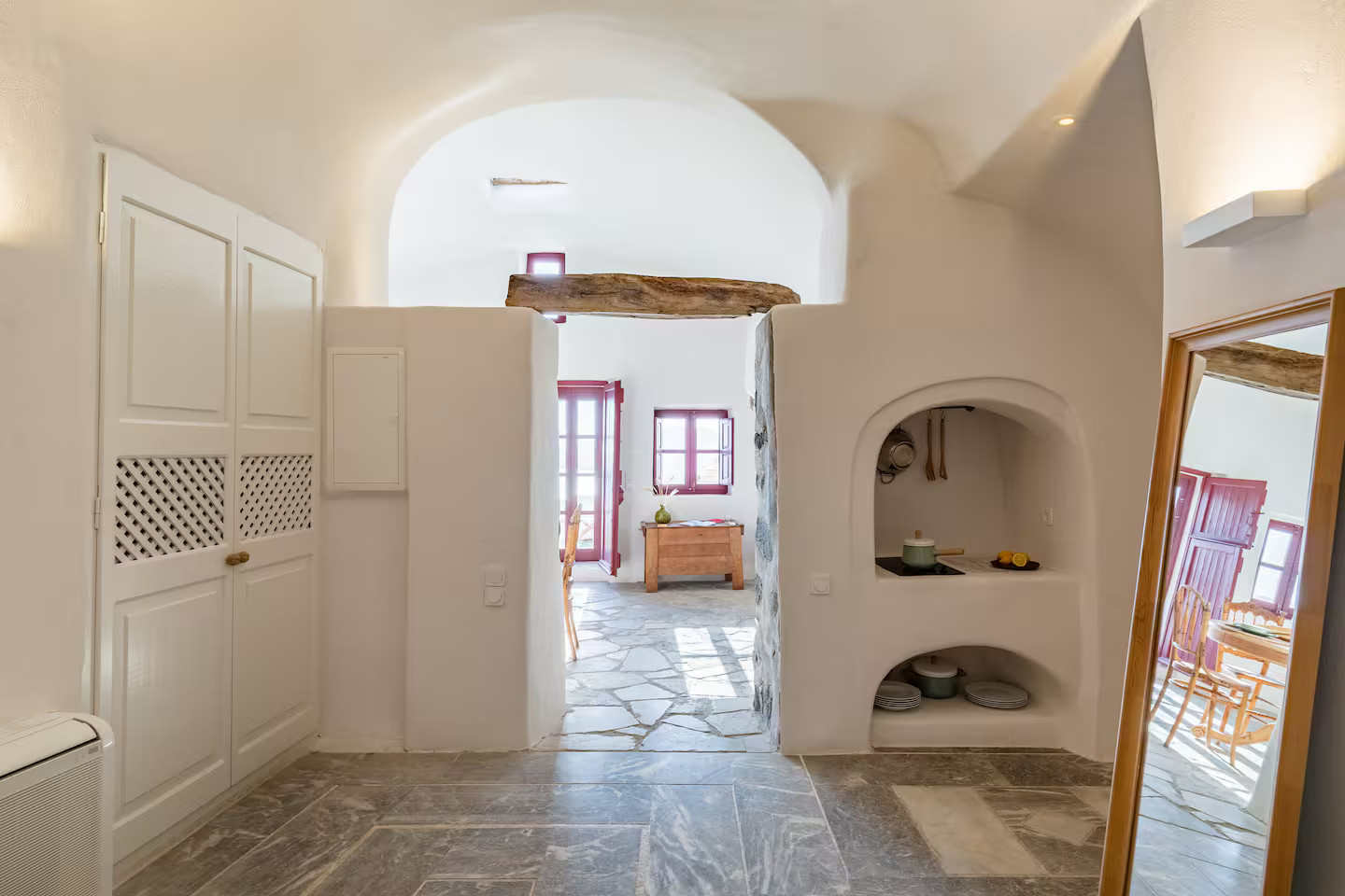 entrée sol marbre maison troglodyte à Santorin décoration rustique entrée sol marbre maison troglodyte à Santorin décoration rustique