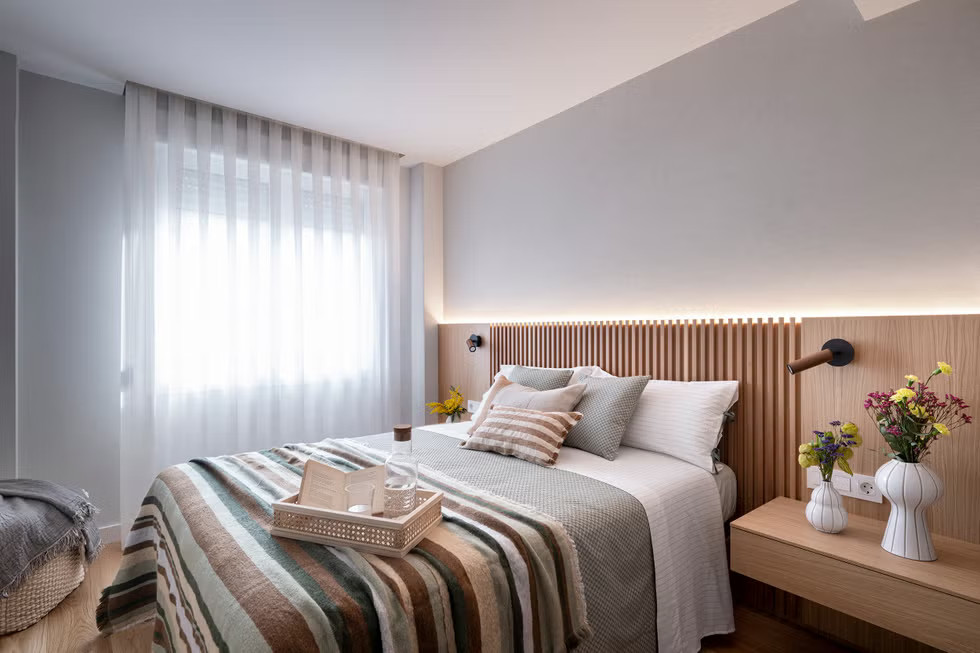 chambre moderne grise et bois