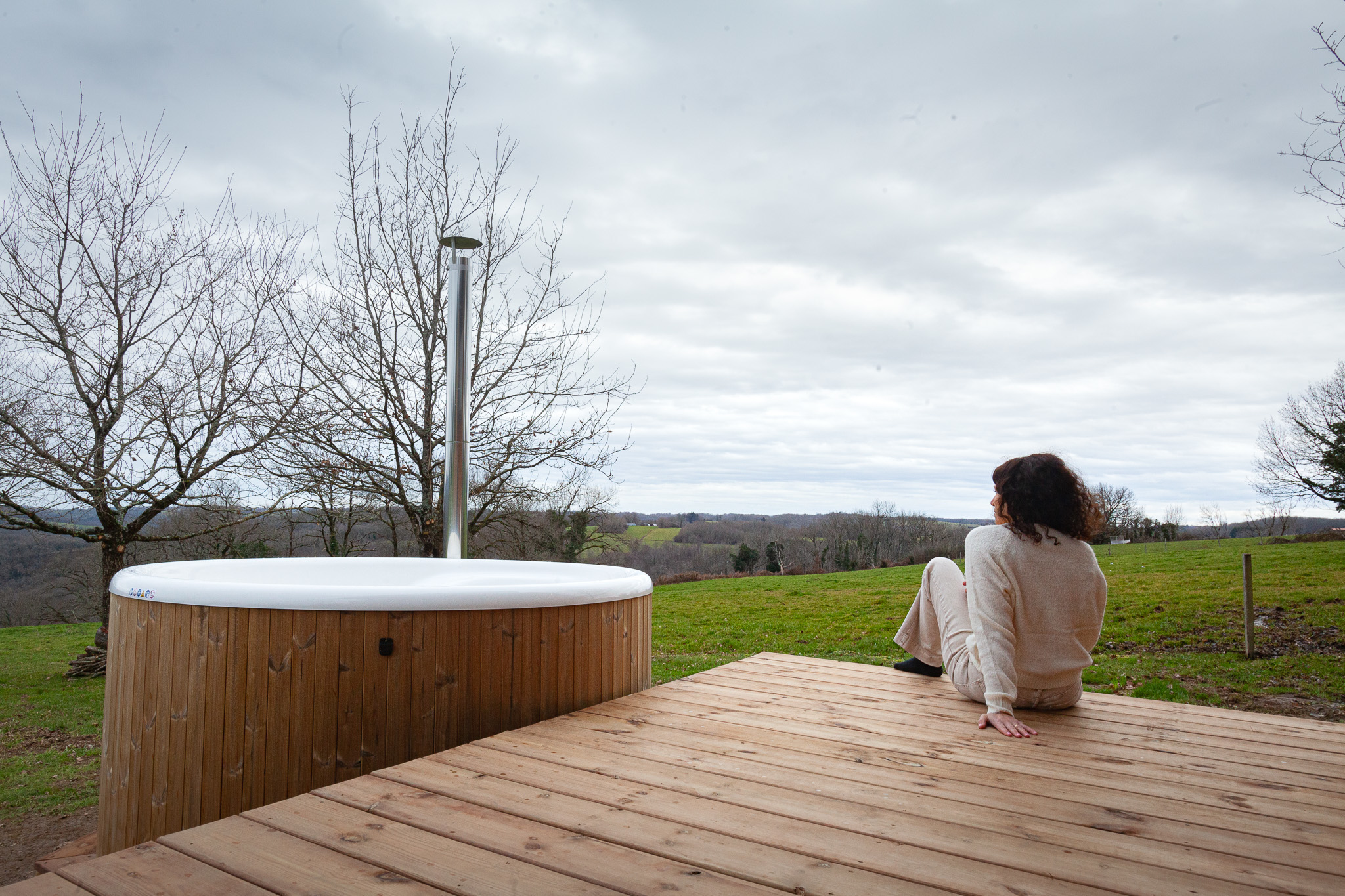terrasse avec spa tiny house française Plume terrasse avec spa tiny house française Plume