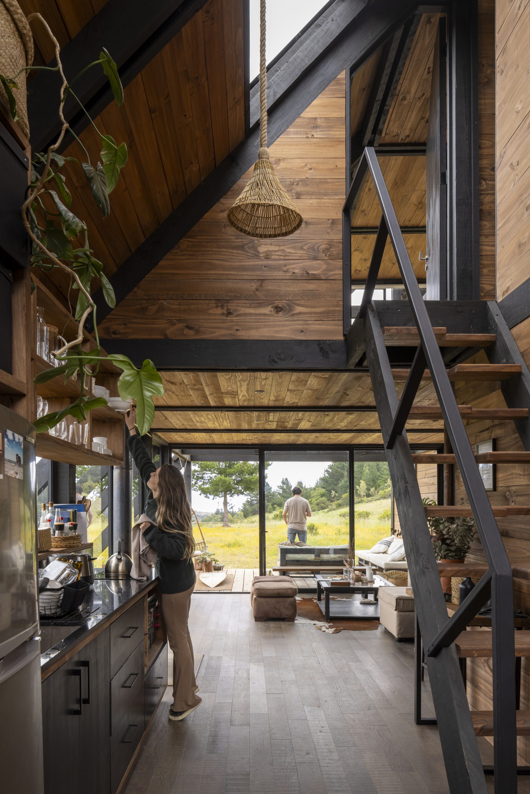 cuisine et salon maison contemporaine 80m2 Refugio 45 par Gonzalo Rufin Arquitectos