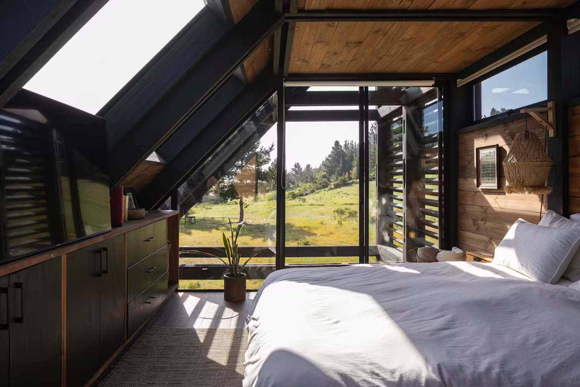 chambre mansardée vitrée Refugio 45 par Gonzalo Rufin Arquitectos