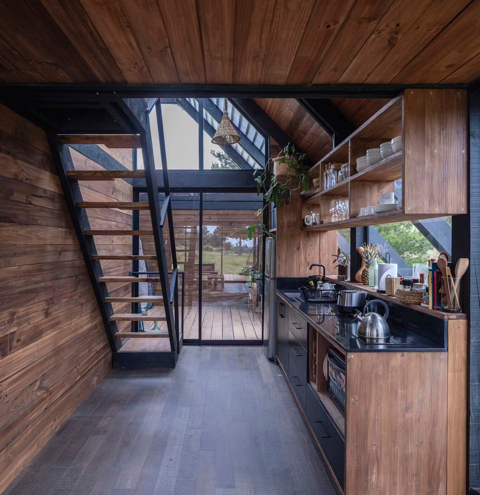 cuisine murs bois Refugio 45 par Gonzalo Rufin Arquitectos