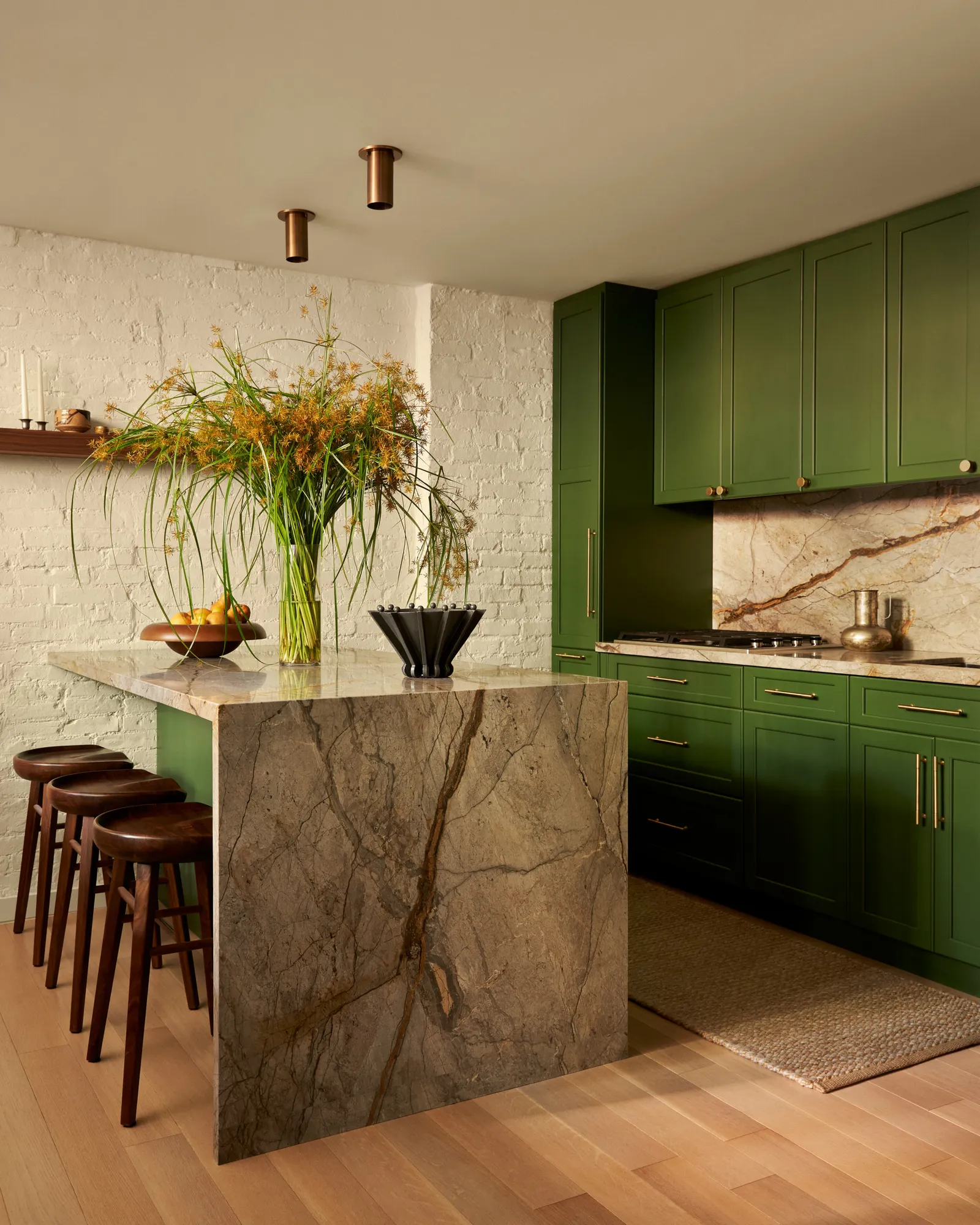 cuisine verte et marbre décoration contemporaine