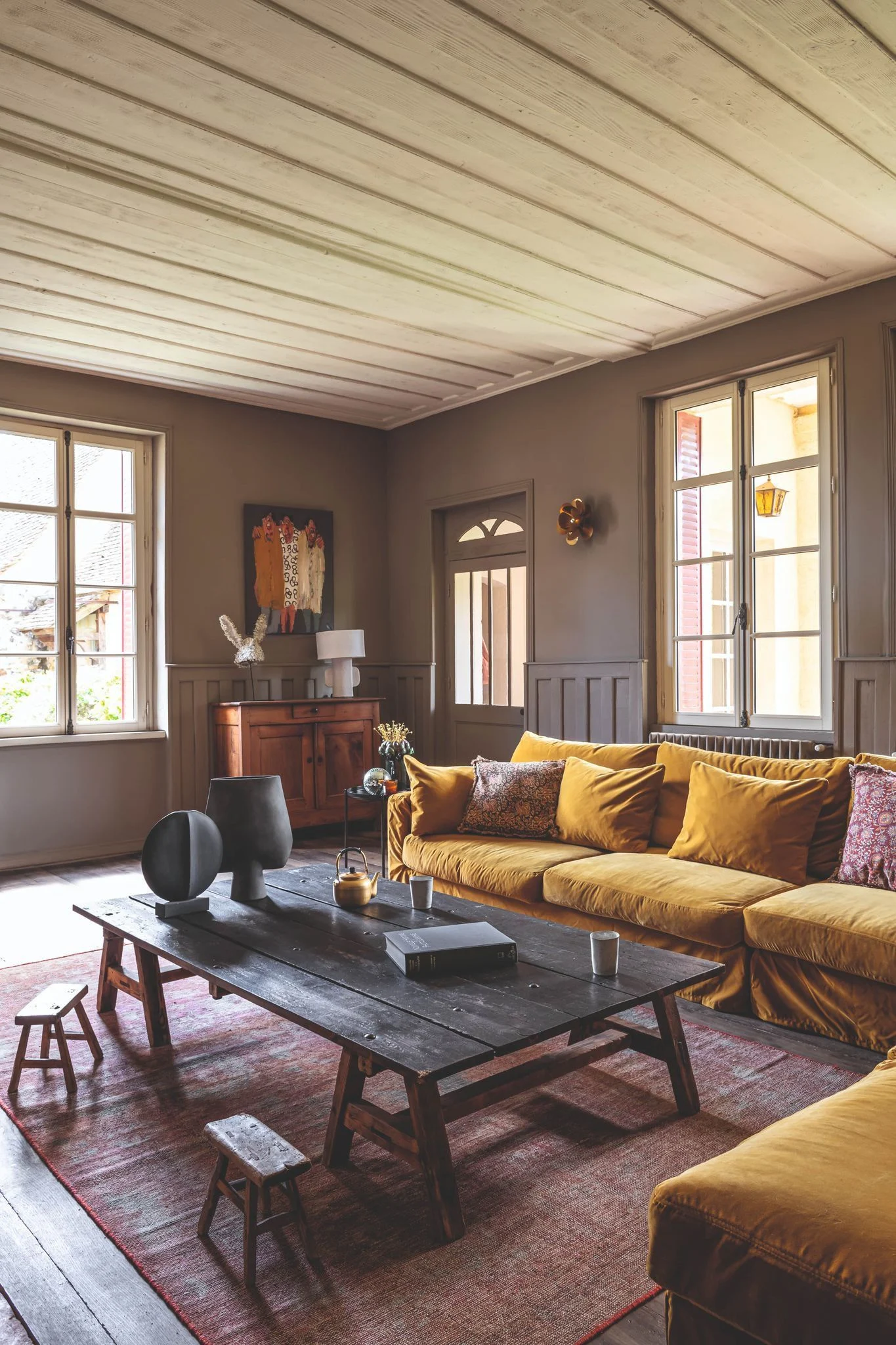 salon décoration contemporaine dans maison ancienne