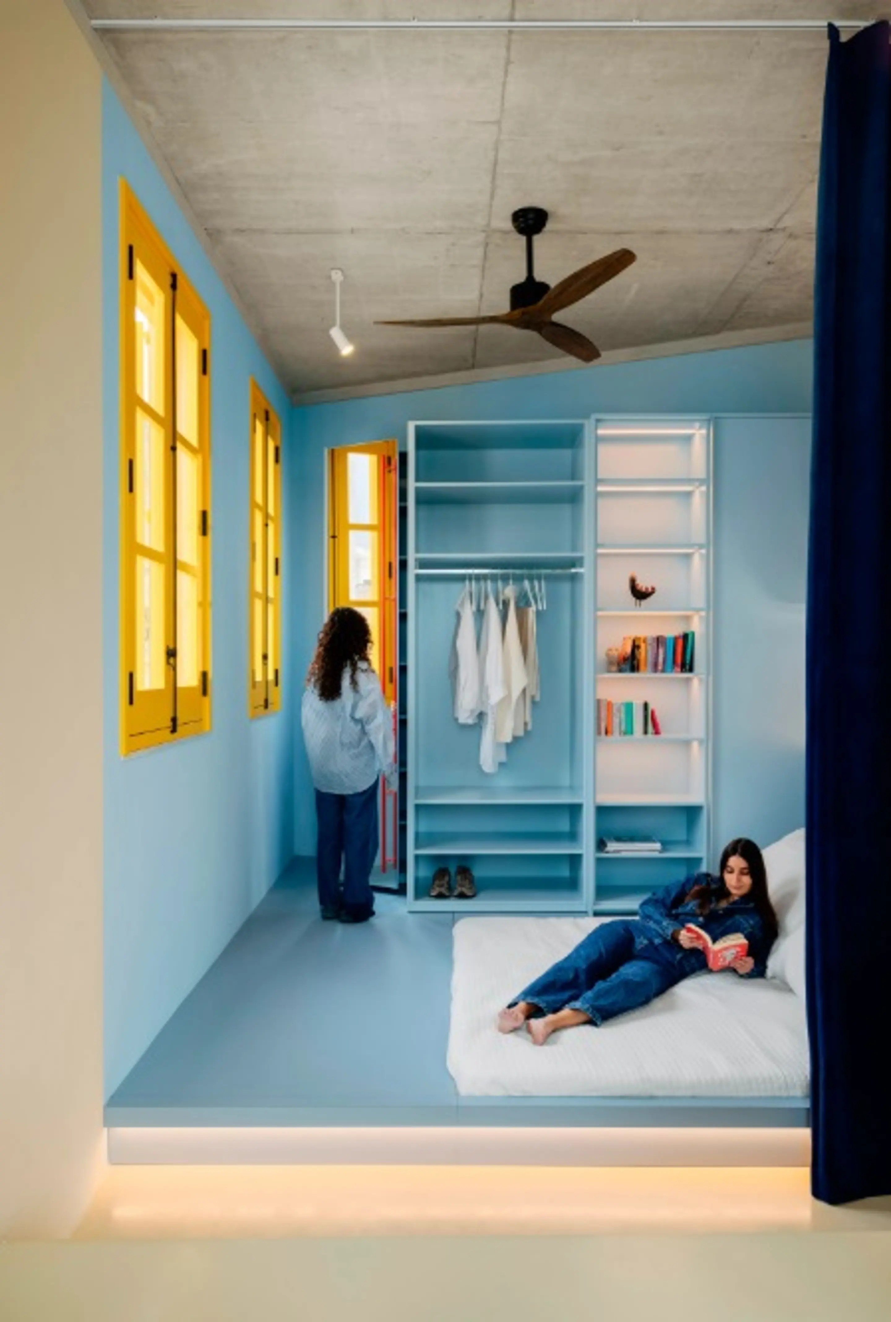 studio 28m2 décoration design bleue