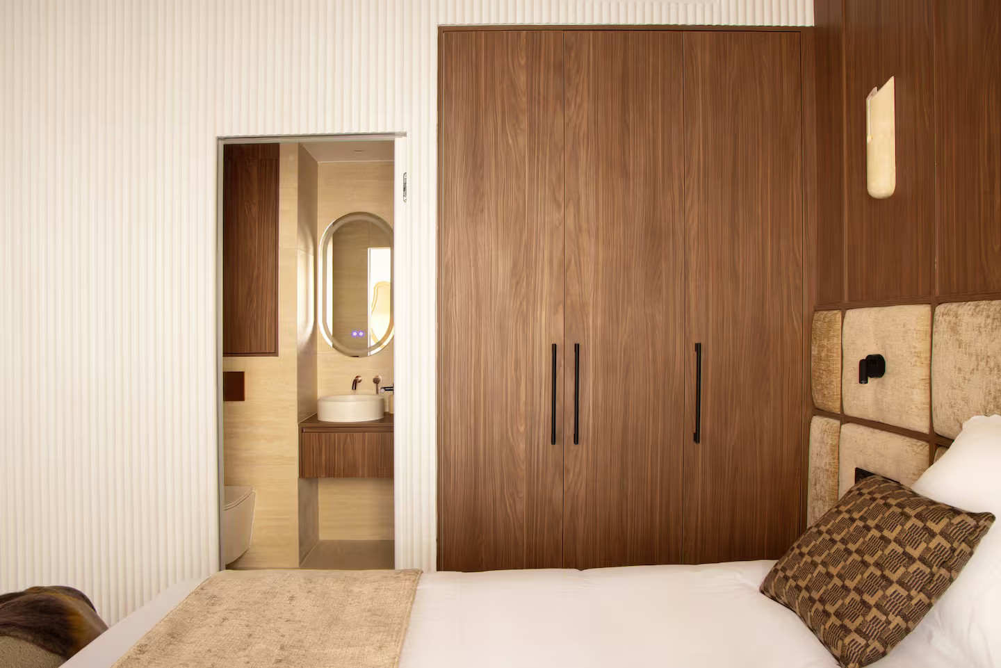 salle de bain et espace chambre décoration contemporaine studio Paris 32m2 salle de bain et espace chambre décoration contemporaine studio Paris 32m2