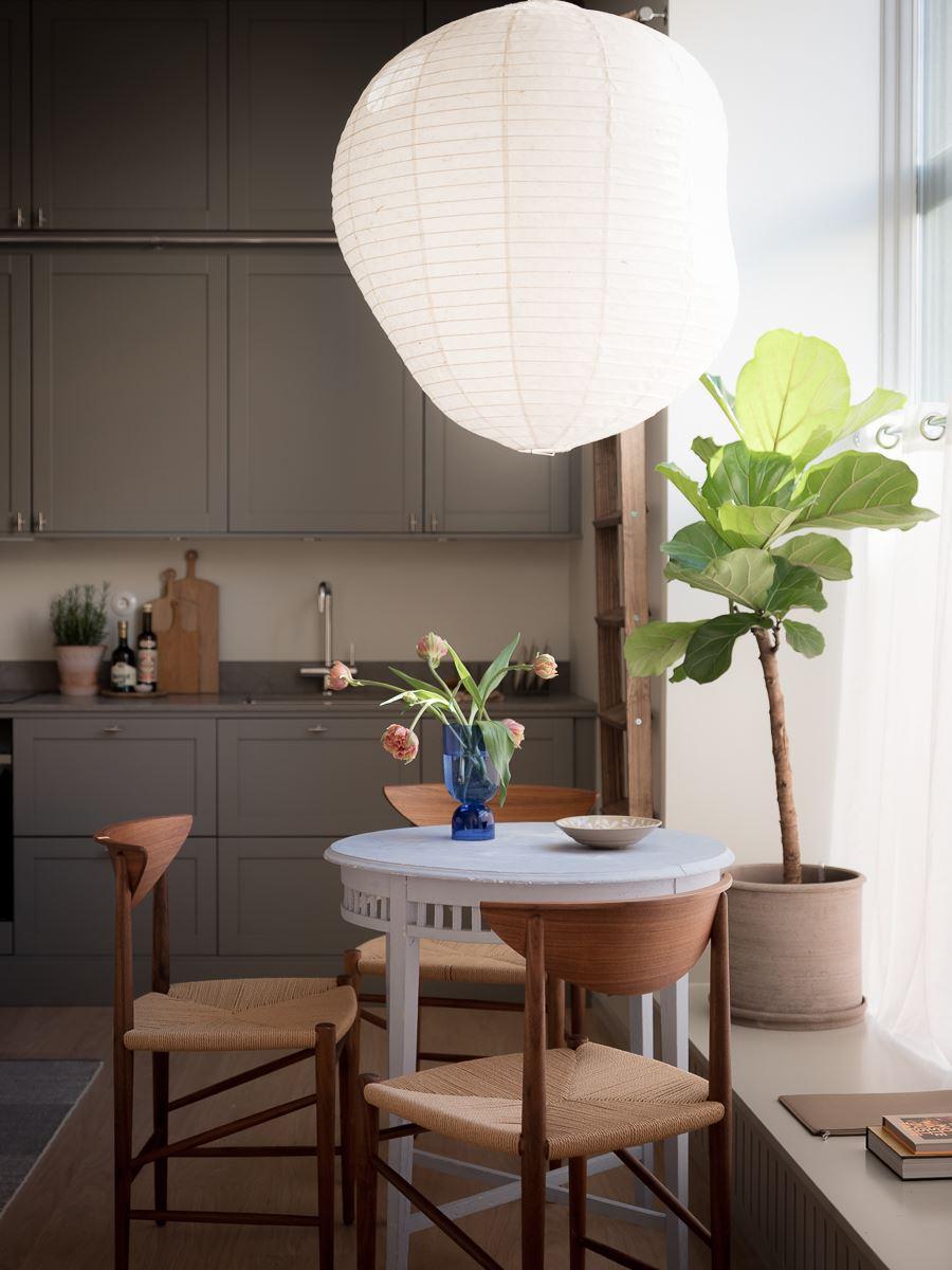 cuisine ouverte grise décoration scandinave deux-pièces de 43m2