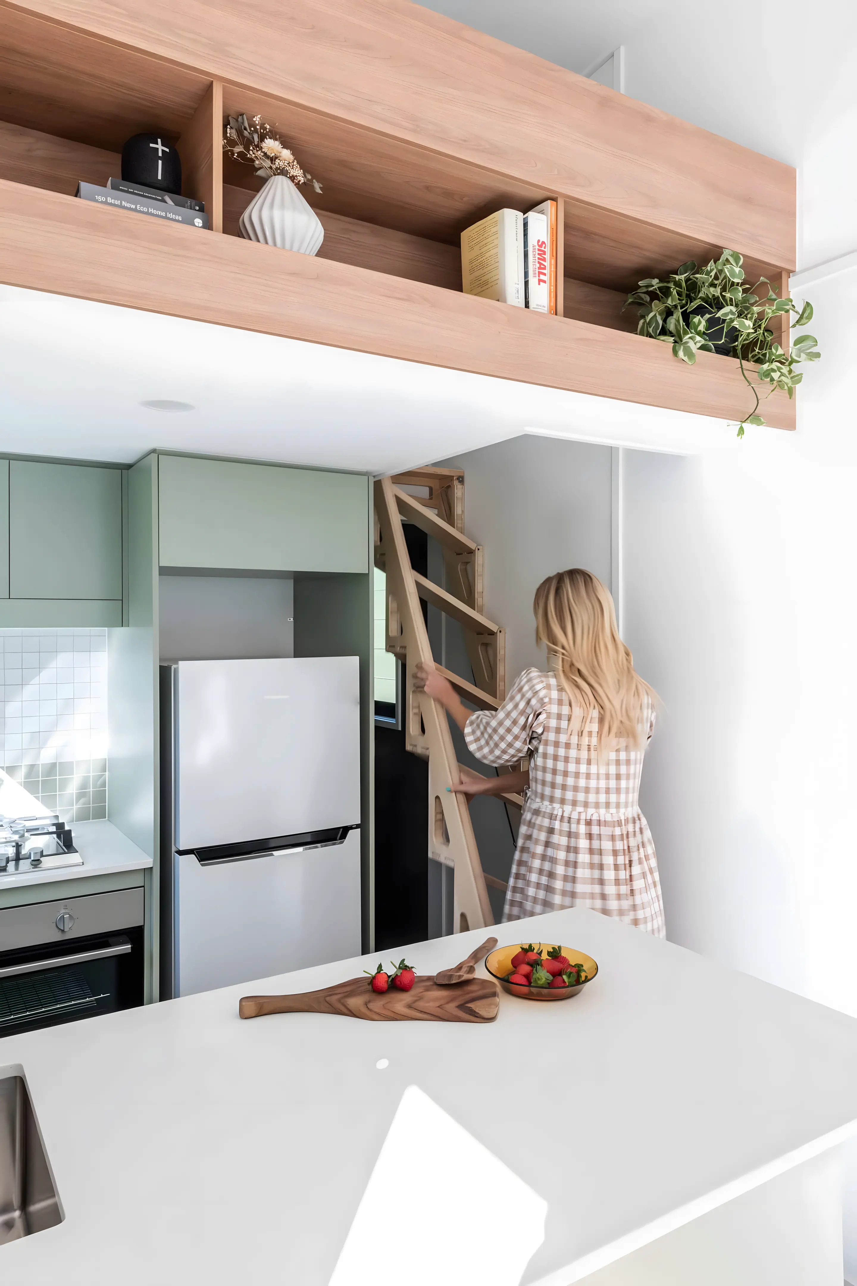 cuisine petite maison mobile avec mezzanine et escalier escamotable Jordy loft de Konpak cuisine petite maison mobile avec mezzanine et escalier escamotable Jordy loft de Konpak