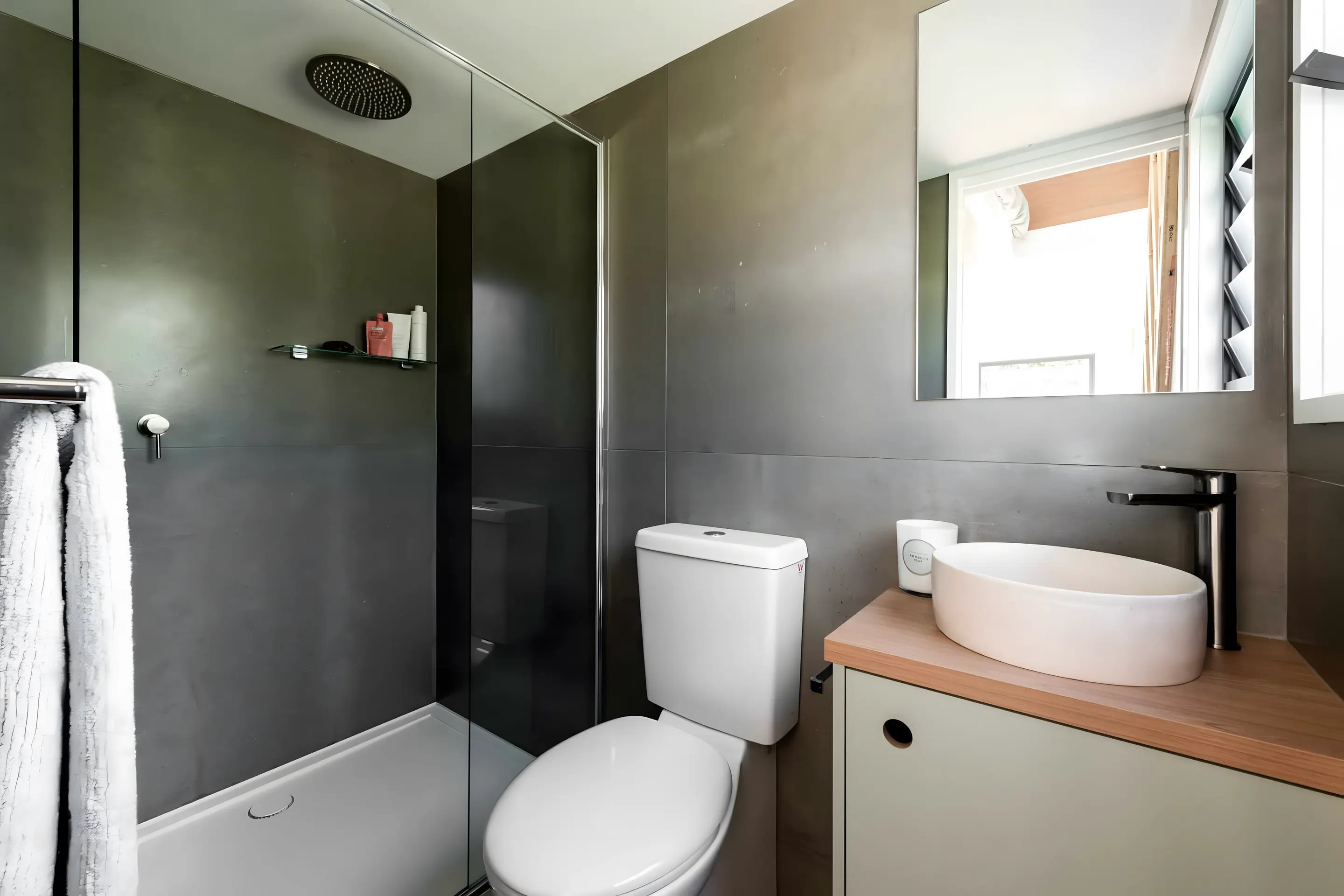 salle de bain petite maison mobile Jordy loft de Konpak salle de bain petite maison mobile Jordy loft de Konpak