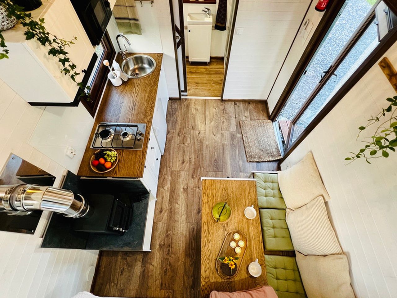 intérieur mini maison mobile Sofia par Vagabond Haven intérieur mini maison mobile Sofia par Vagabond Haven
