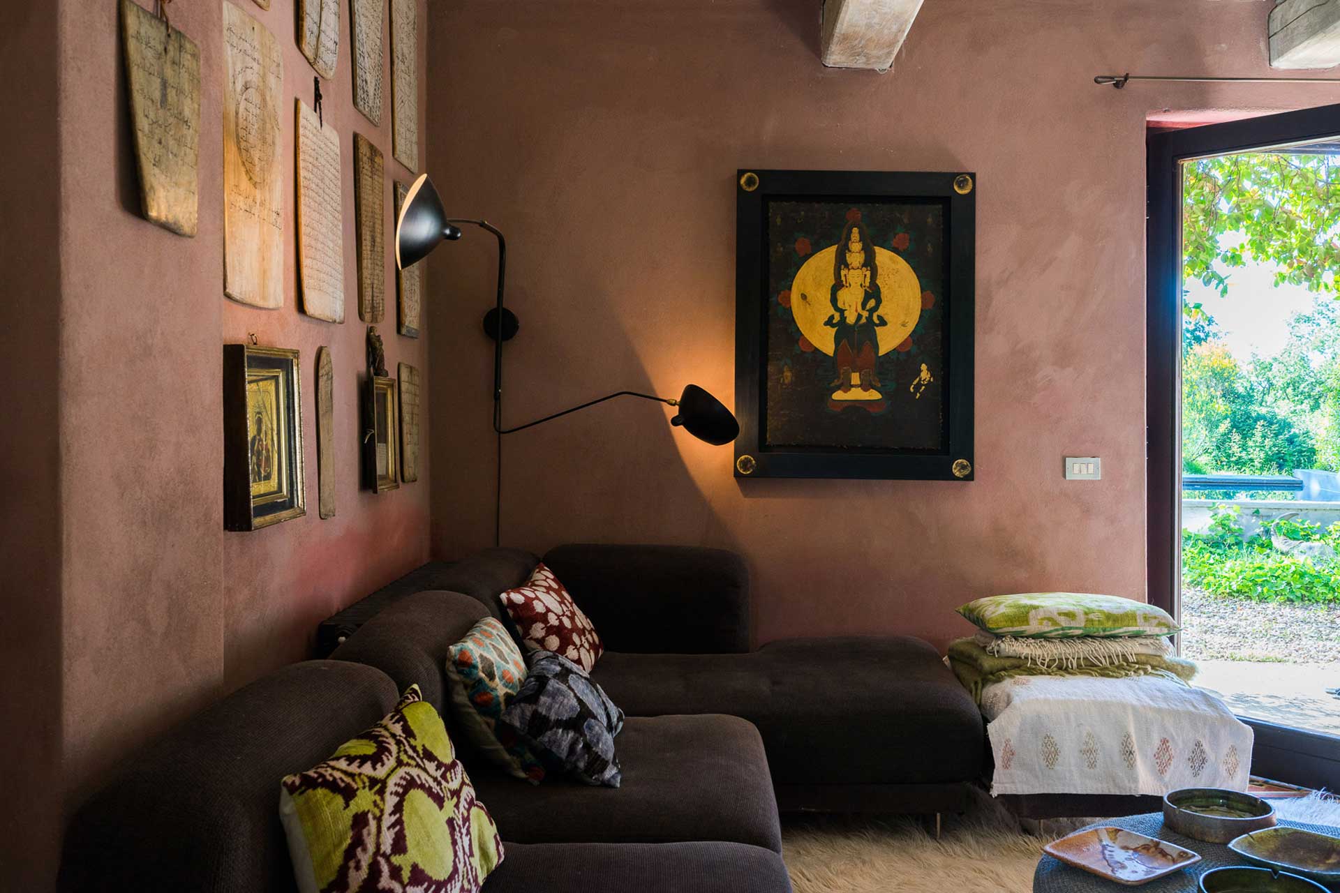 salon murs terracotta maison de vacances vintage Il Fienile