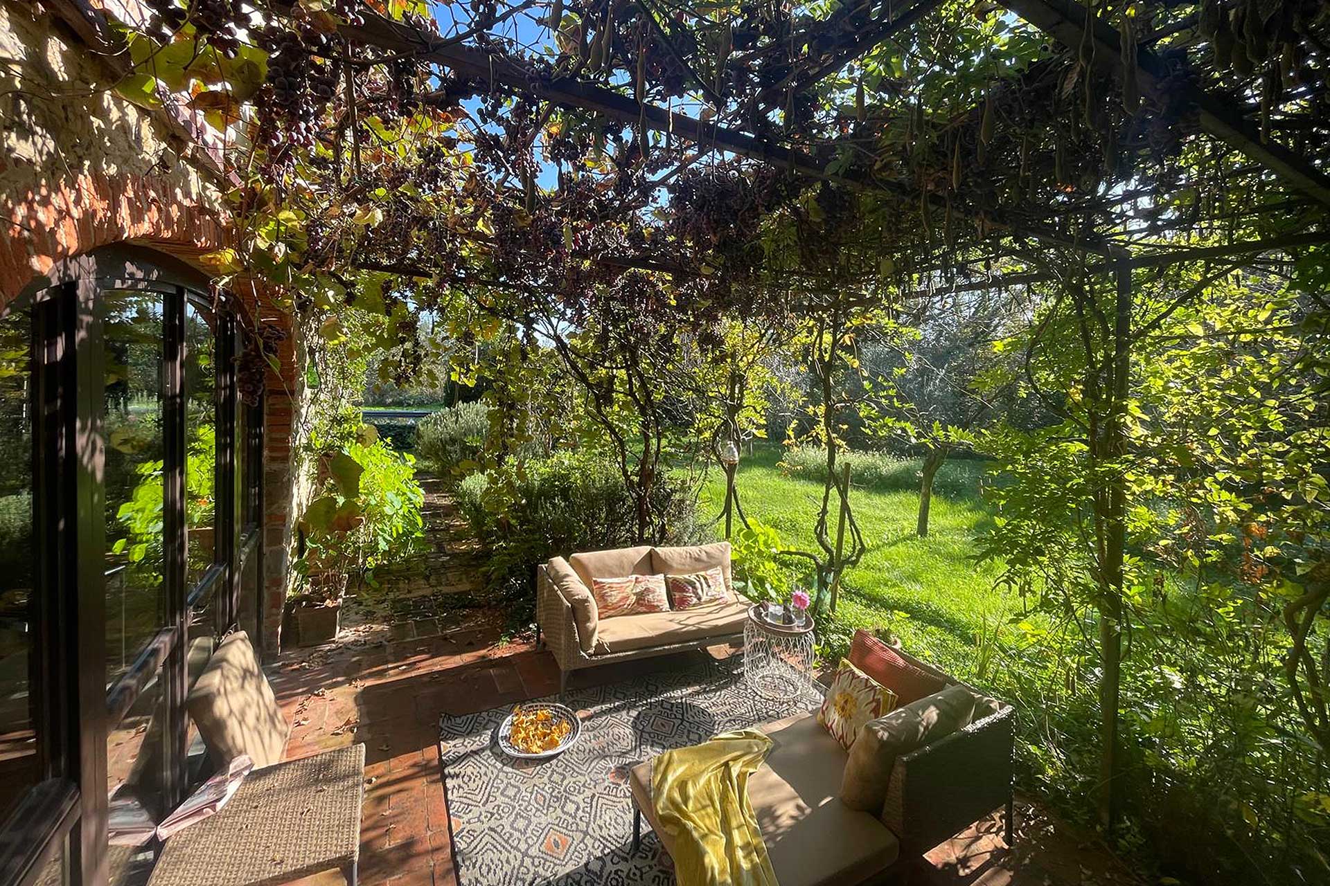 terrasse avec pergola maison ancienne Toscane Il Fienile