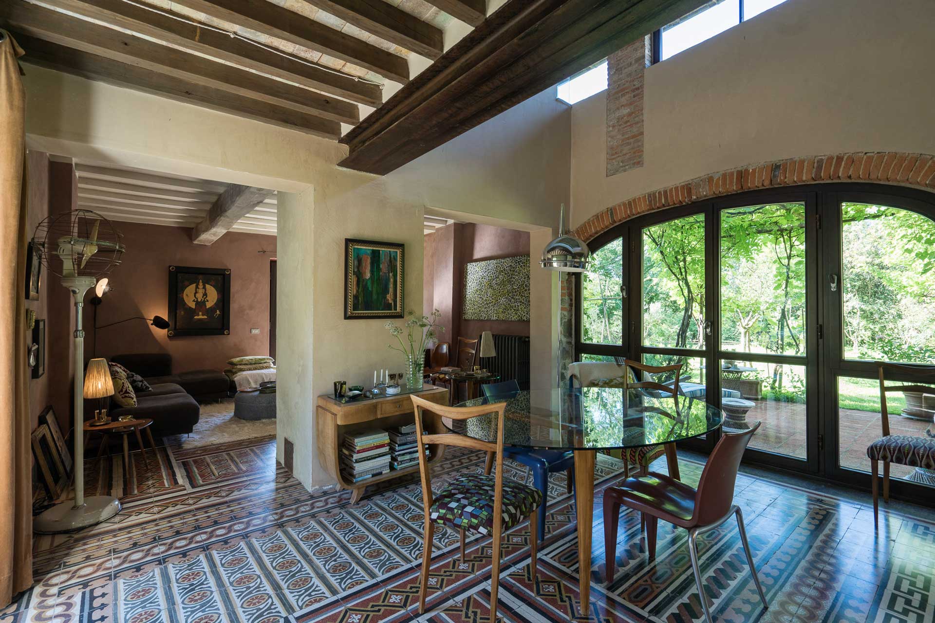salle à manger et cuisine ouverte carrelage ancien maison de vacances vintage Il Fienile