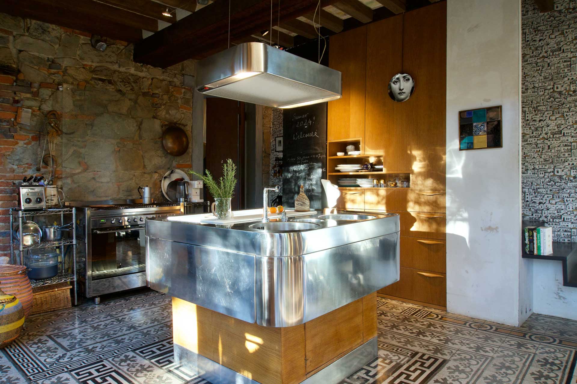 cuisine ouverte carrelage ancien maison de vacances vintage Il Fienile