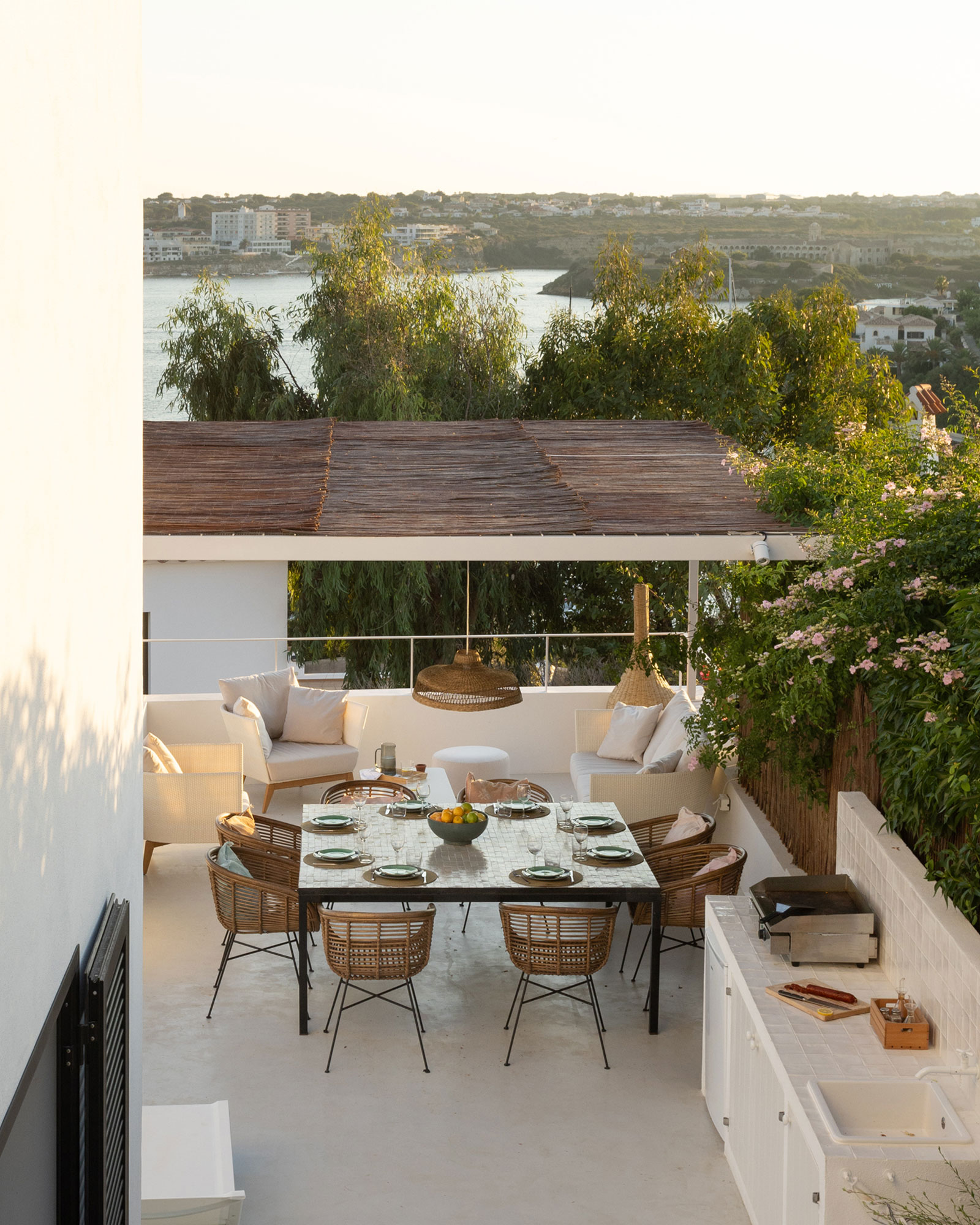 terrasse avec cuisine d'été et pergola