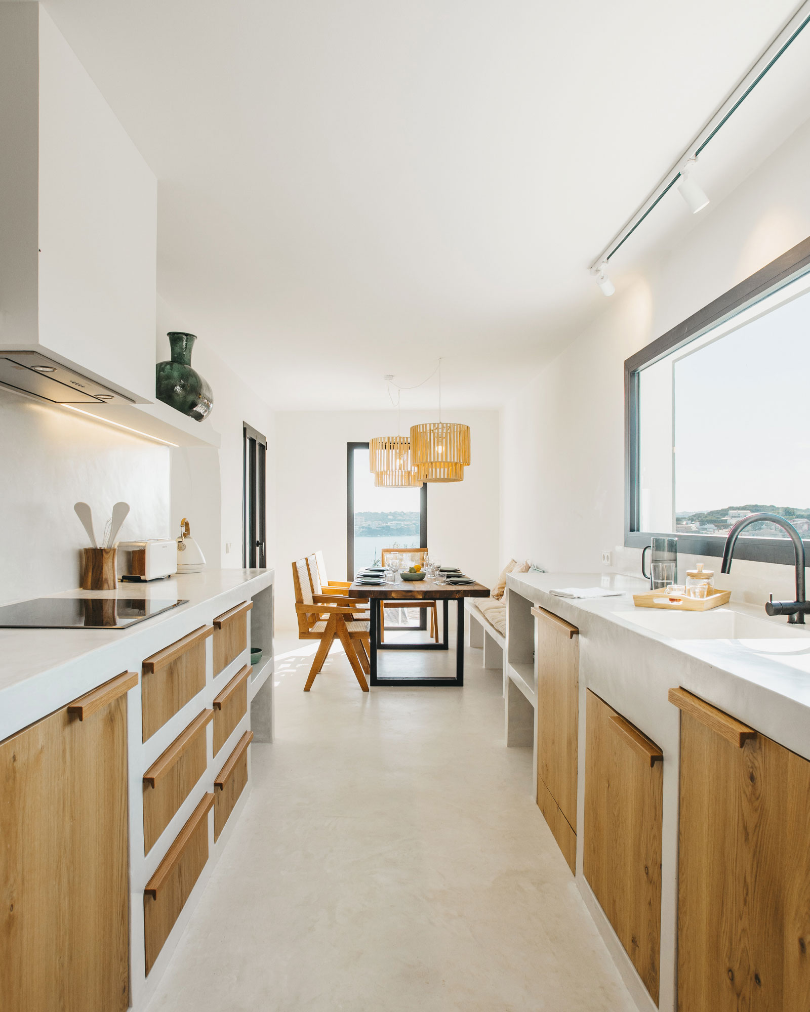 cuisine bois et salle à manger décoration naturelle maison Minorque