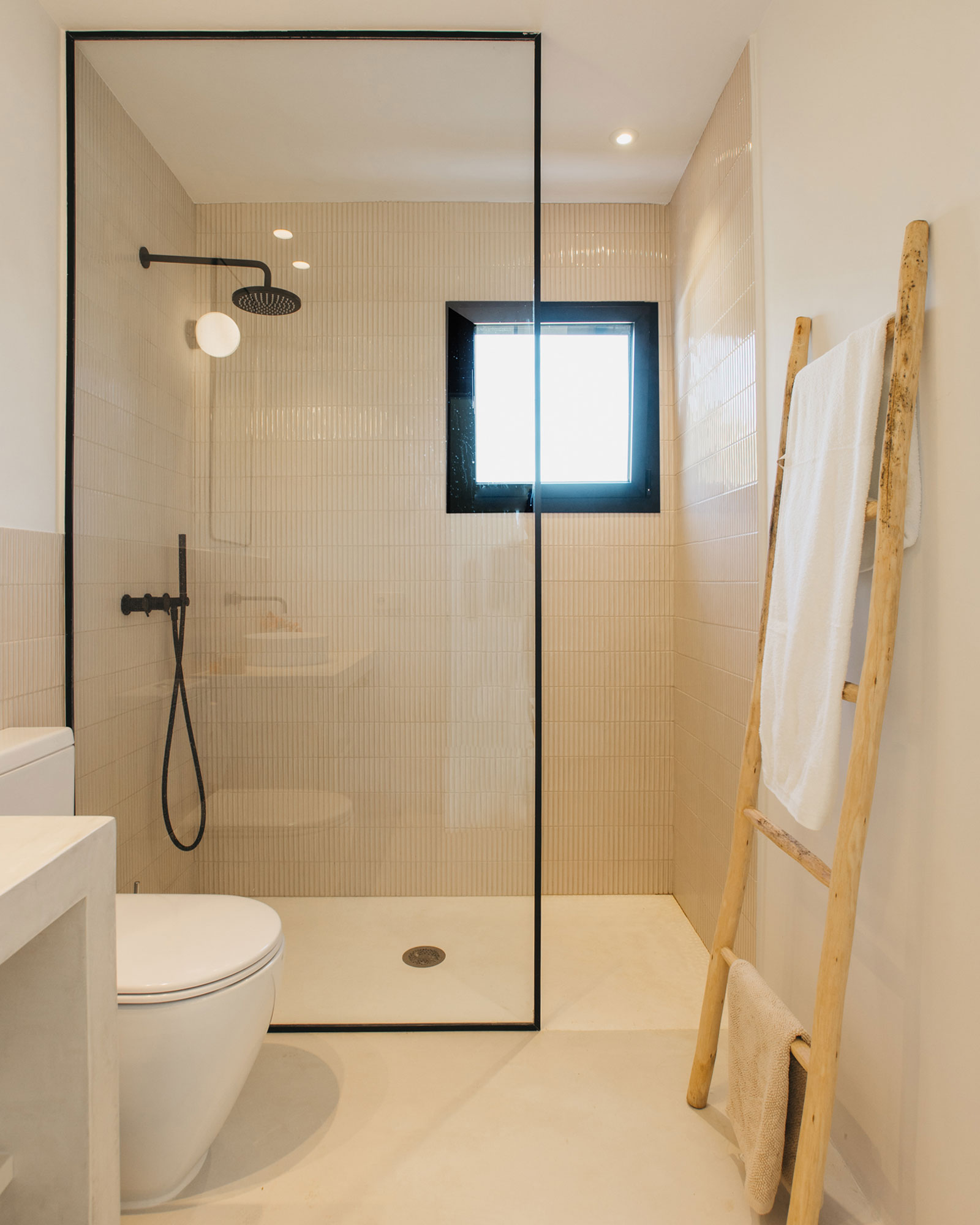 salle de bain avec douche italienne