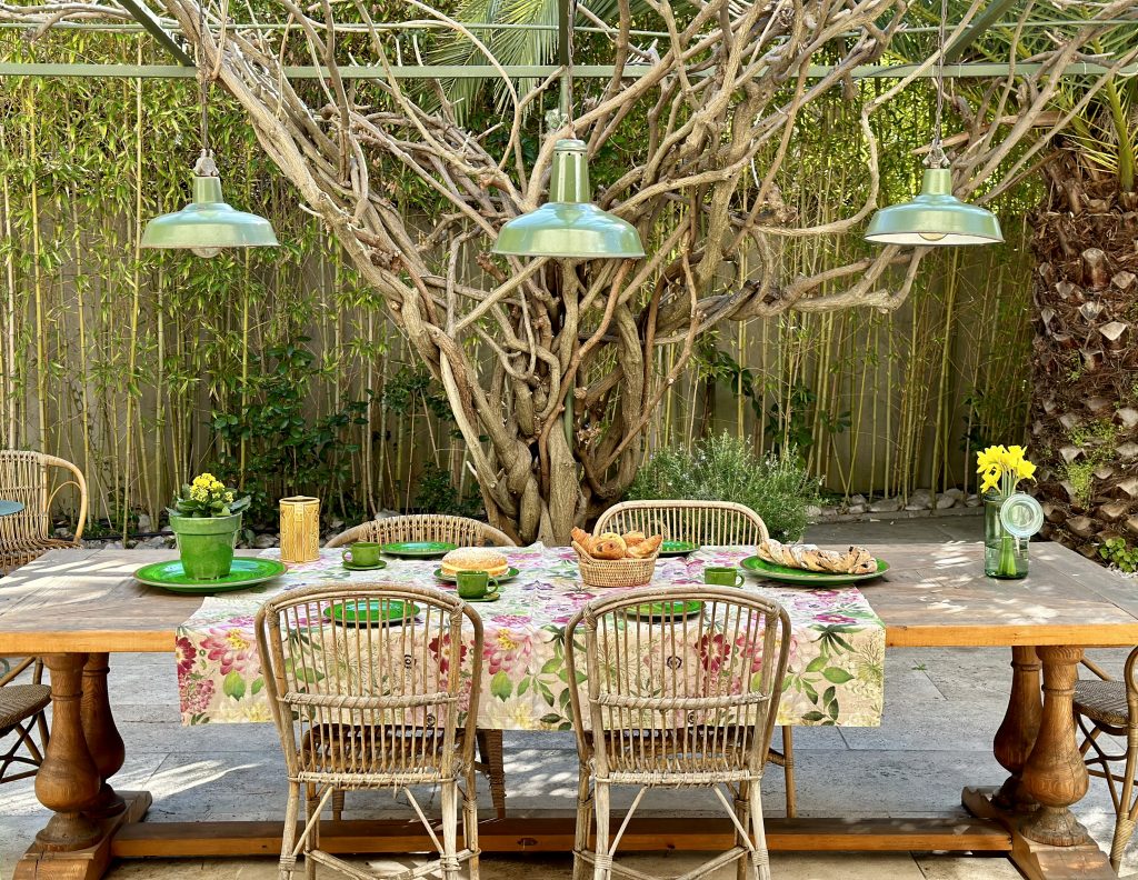 jardin maison La Cachette Saint-Tropez décoration colorée et vintage jardin maison La Cachette Saint-Tropez décoration colorée et vintage