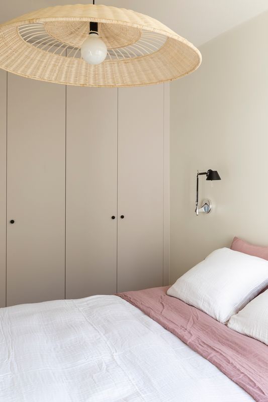 chambre avec placard petit appartement Photo : © Alexis Paoli
