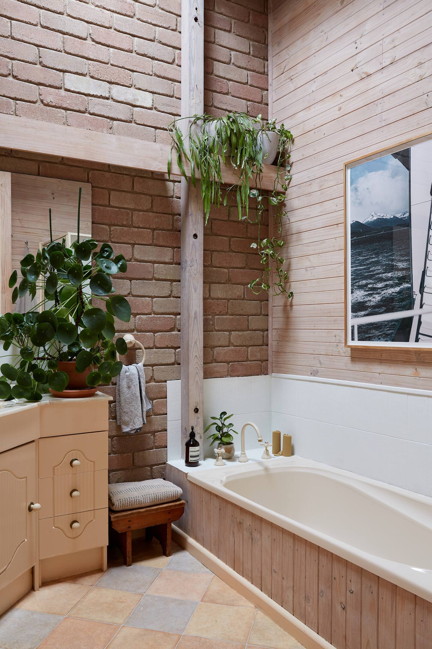 salle de bain murs bois et briques The Hideway Shack salle de bain murs bois et briques The Hideway Shack