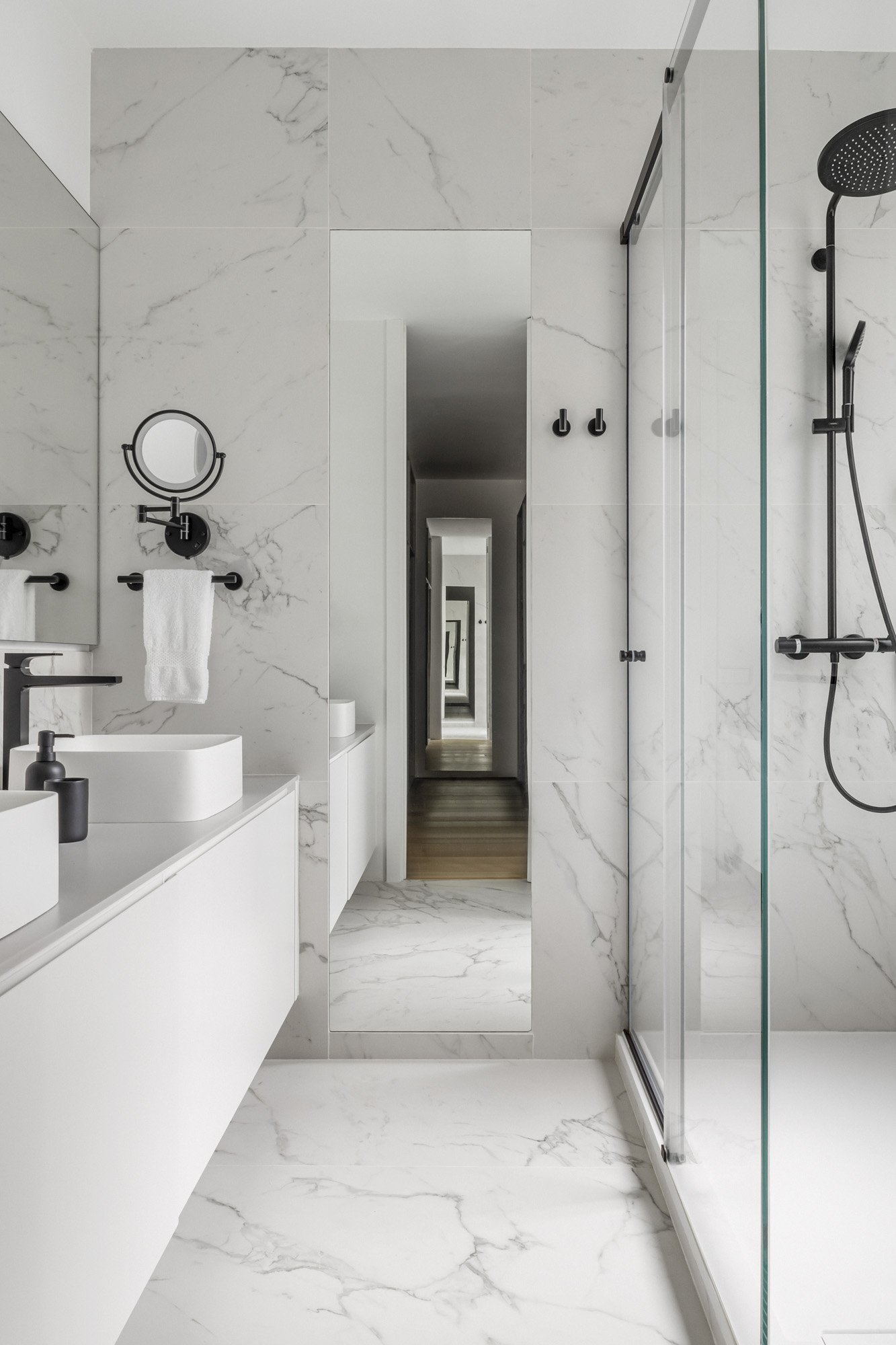 salle de bain marbre blanc