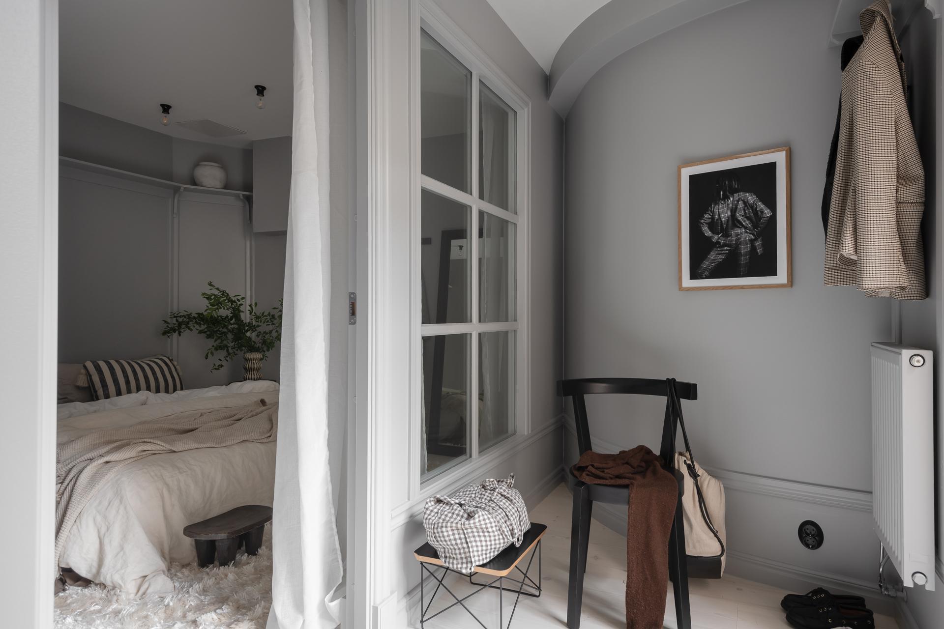 chambre en second jour deux-pièces 44m2 décoration scandinave murs gris