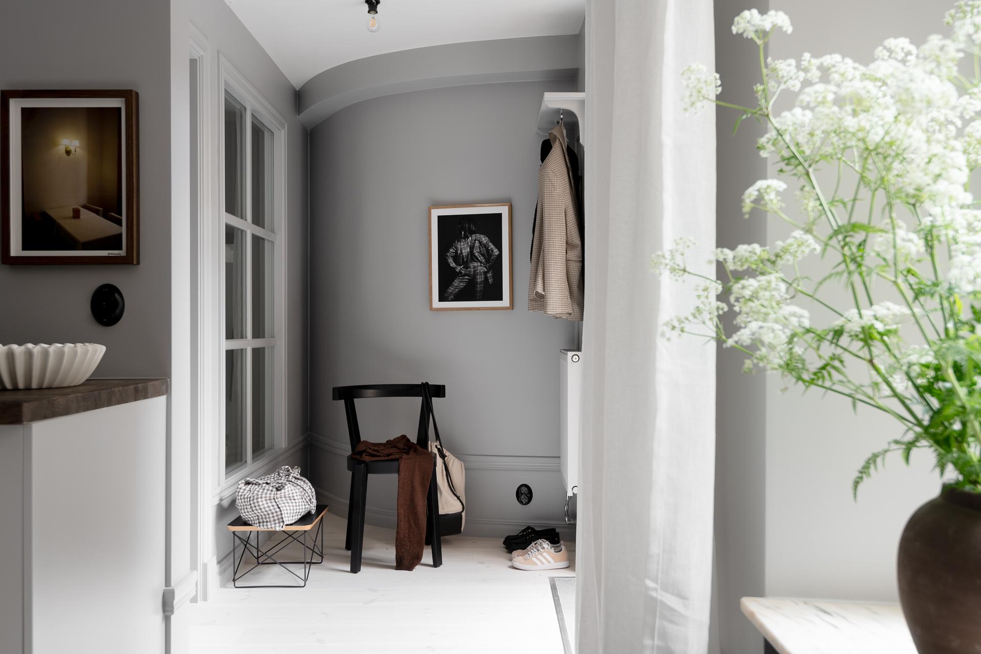 entrée murs gris