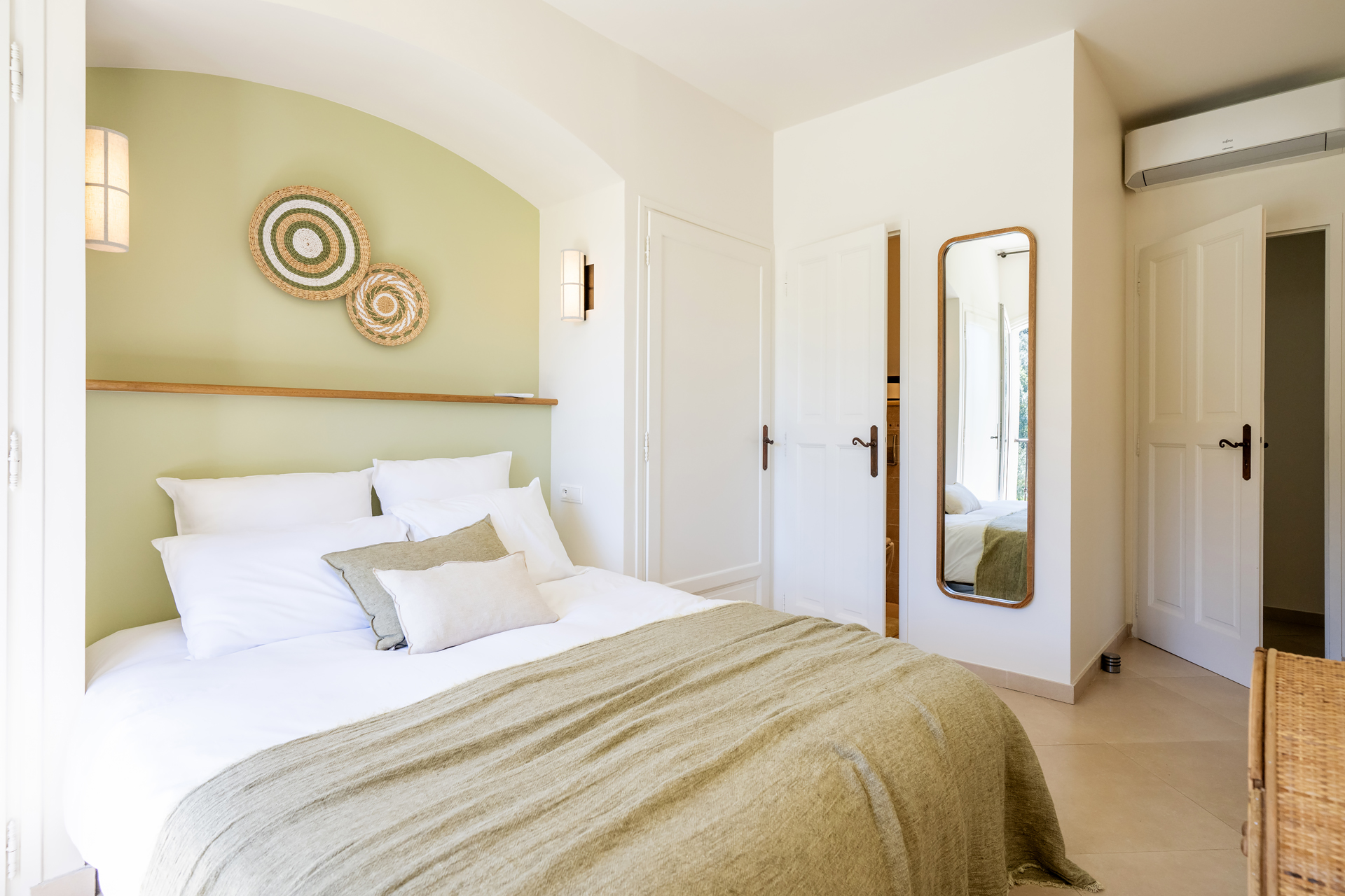 chambre décoration contemporaine naturelle mur vert pâle chambre décoration contemporaine naturelle mur vert pâle