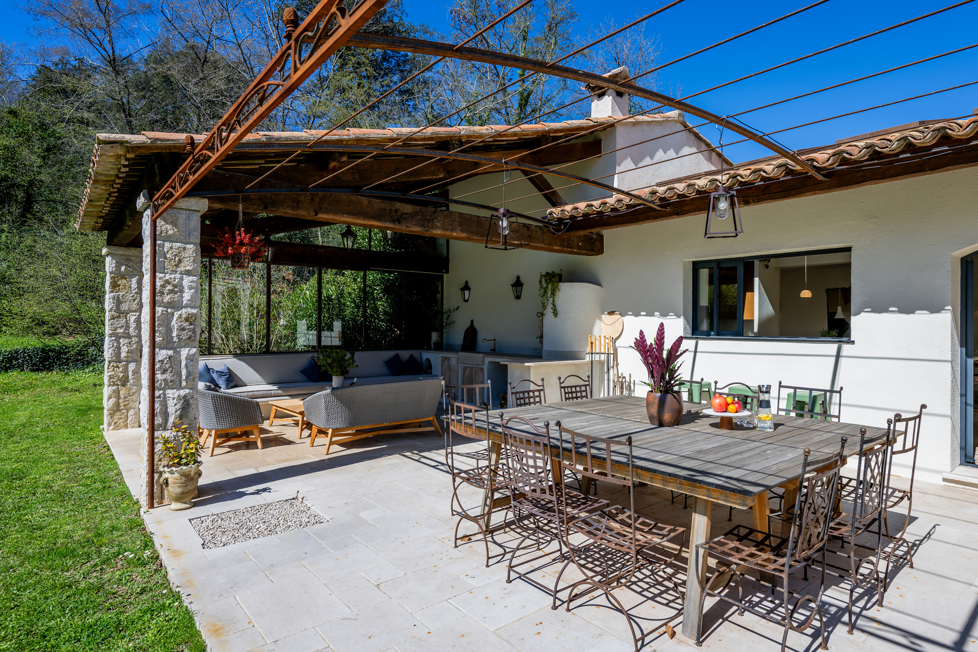 salle à manger extérieure avec pergola métal provençale salle à manger extérieure avec pergola métal provençale