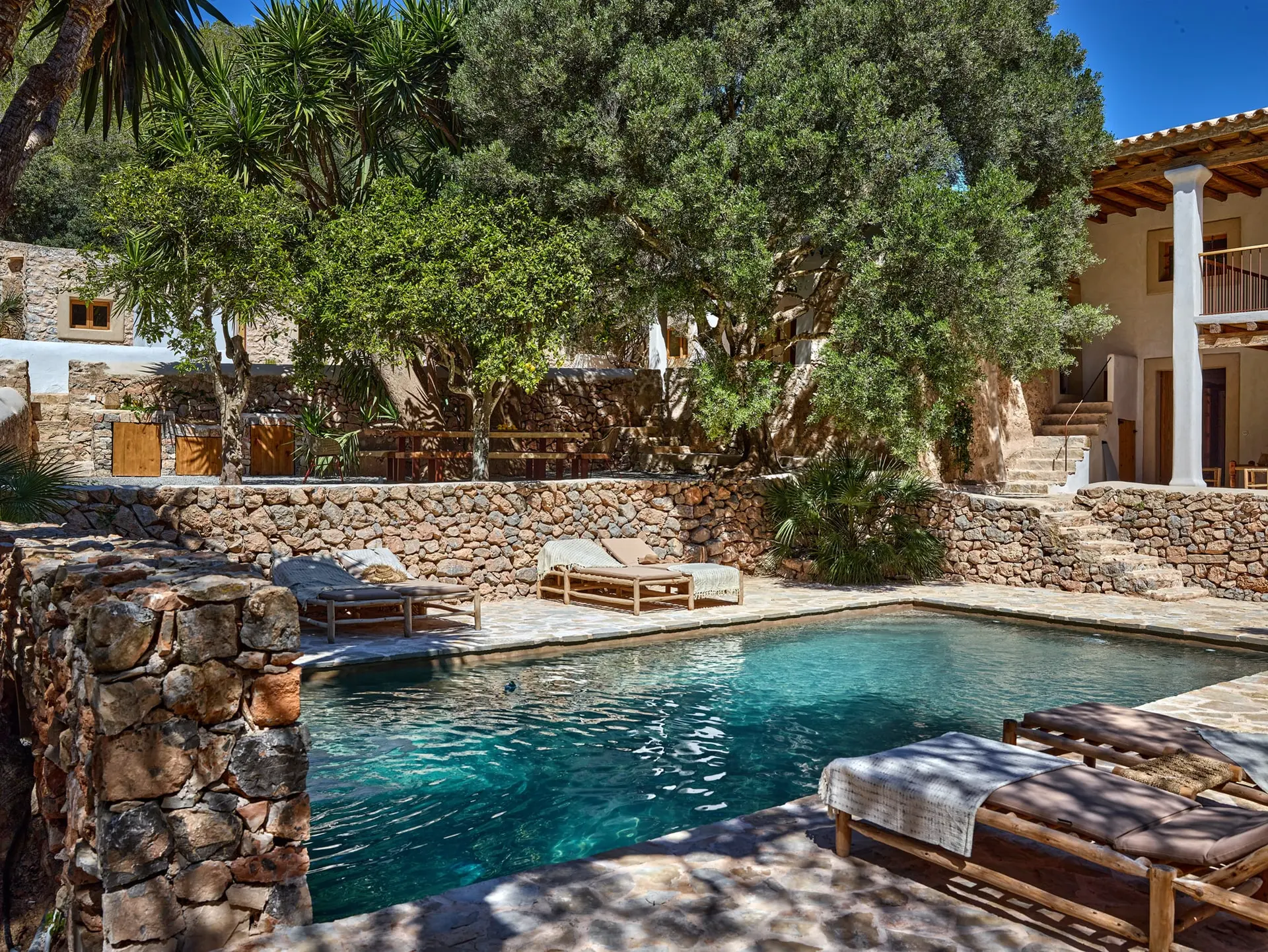 maison en pierres avec piscine rénovée Ibiza