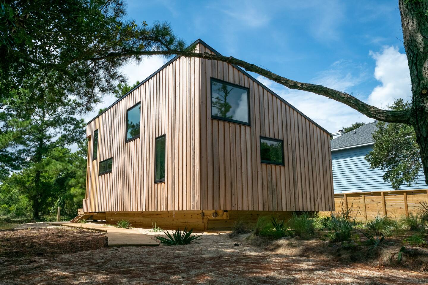 petite maison 60m2 en bois Wedge House petite maison 60m2 en bois Wedge House