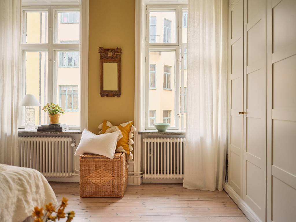 chambre murs jaunes avec placards chambre murs jaunes avec placards