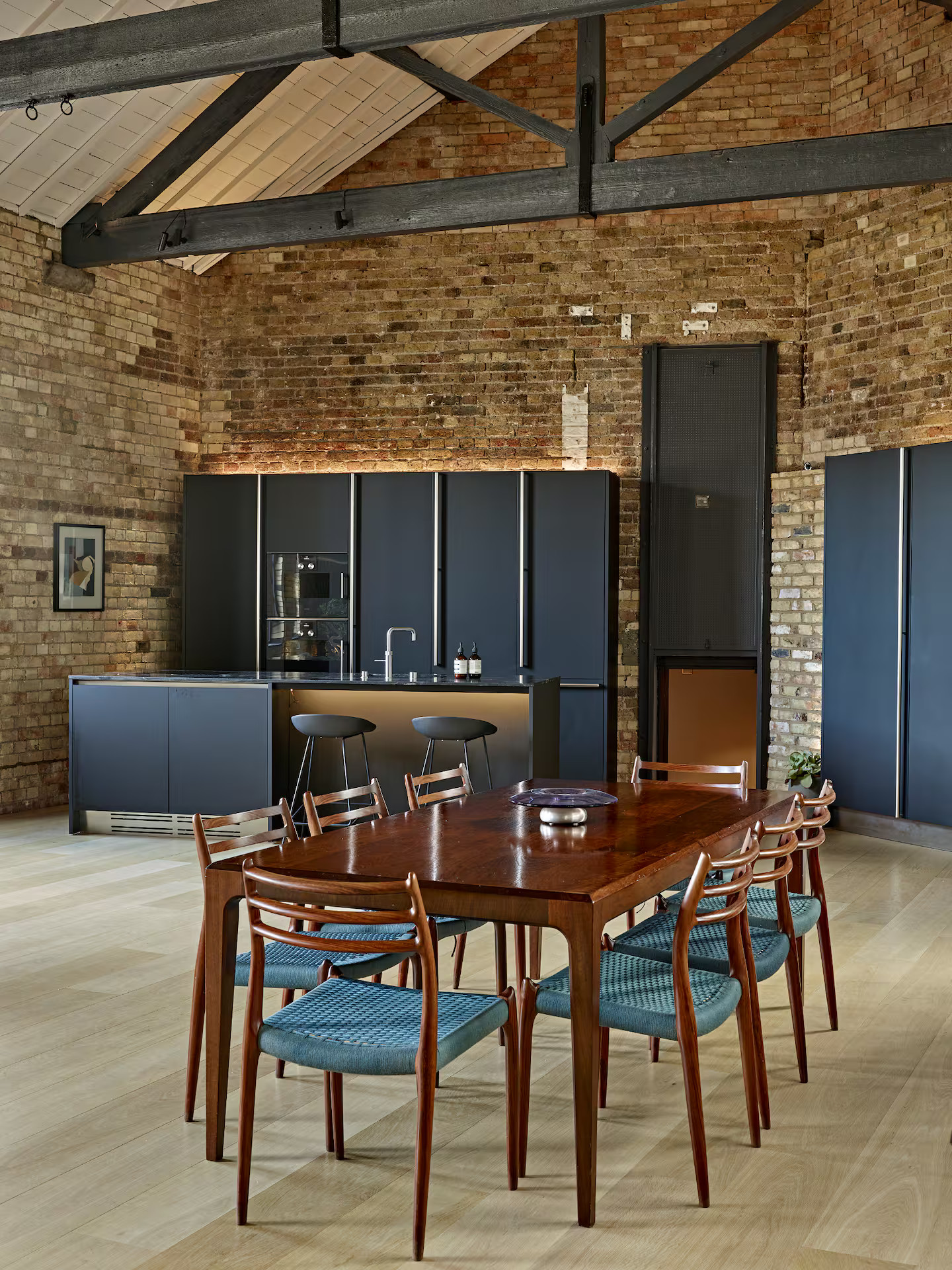 cuisine et salle à manger murs de briques double hauteur maison privée à Londres