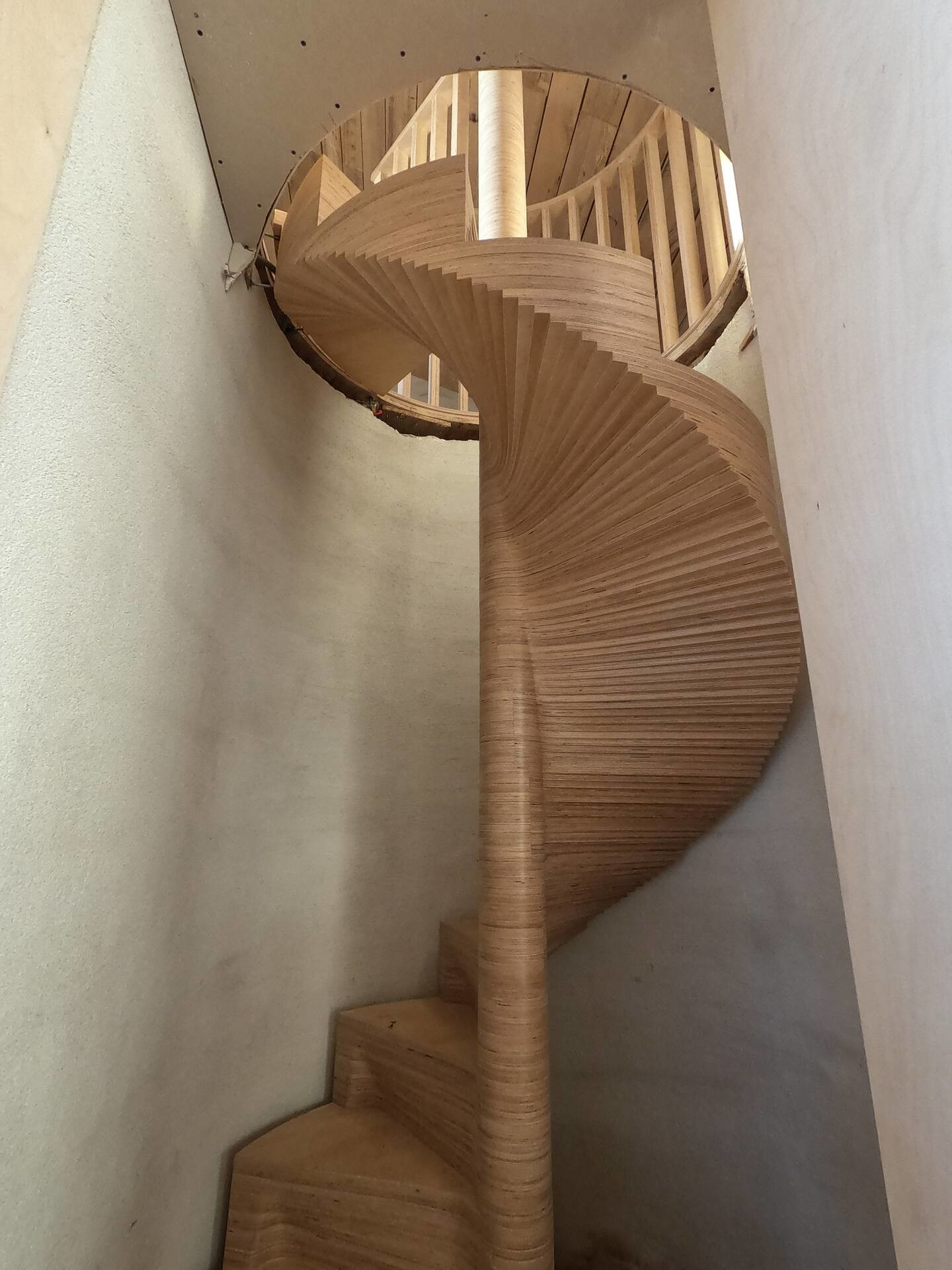 escalier en bois design à colimaçon gite N°3 La Ferme de Brouage escalier en bois design à colimaçon gite N°3 La Ferme de Brouage
