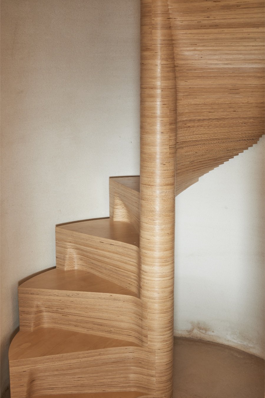 escalier en bois design à colimaçon gite N°3 La Ferme de Brouage escalier en bois design à colimaçon gite N°3 La Ferme de Brouage