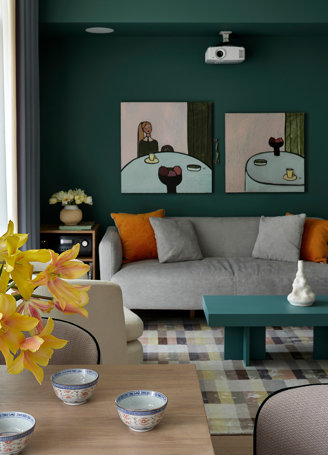 salon mur vert émeraude appartement 75m2