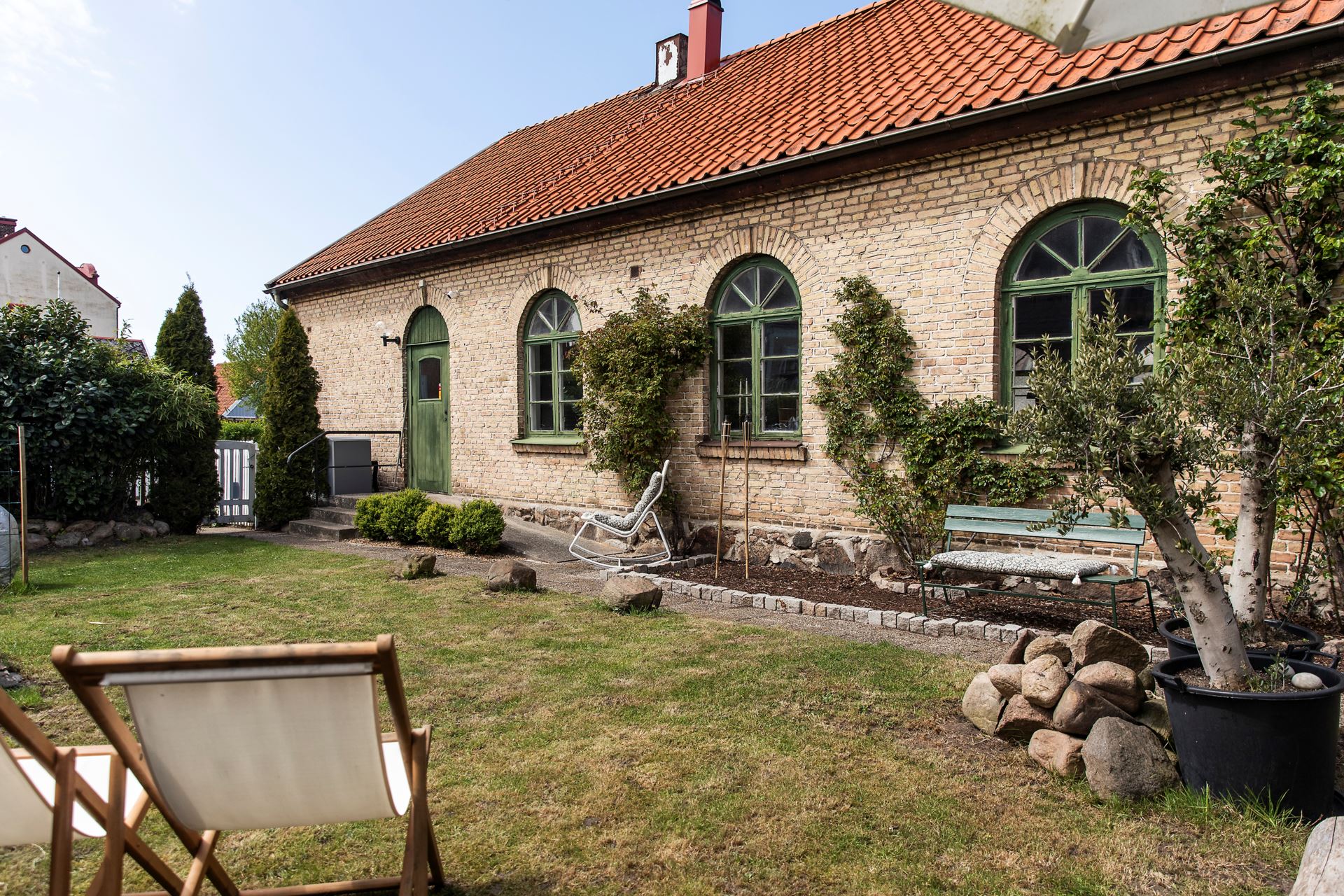 maison suédoise en briques du 19e siècle avec fenêtres cintrées maison suédoise en briques du 19e siècle avec fenêtres cintrées