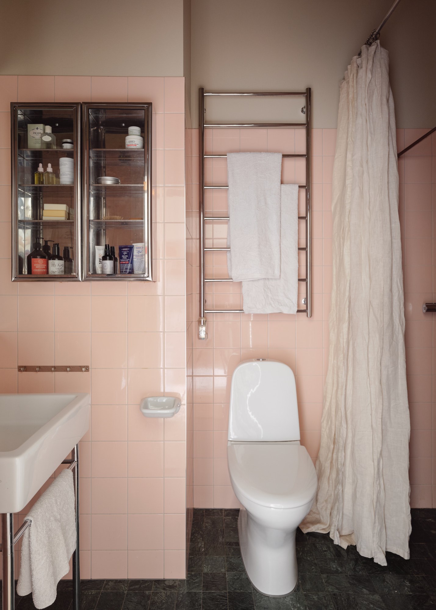 salle de bain rose