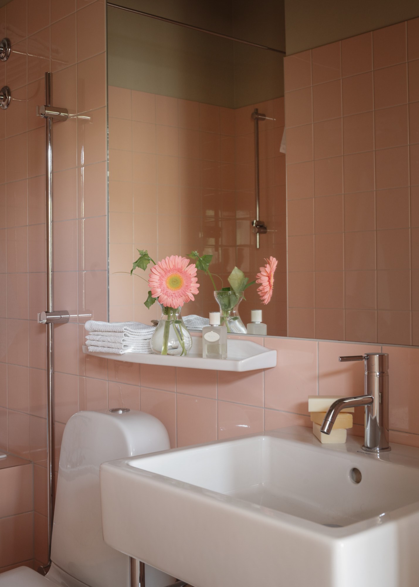 salle de bain rose